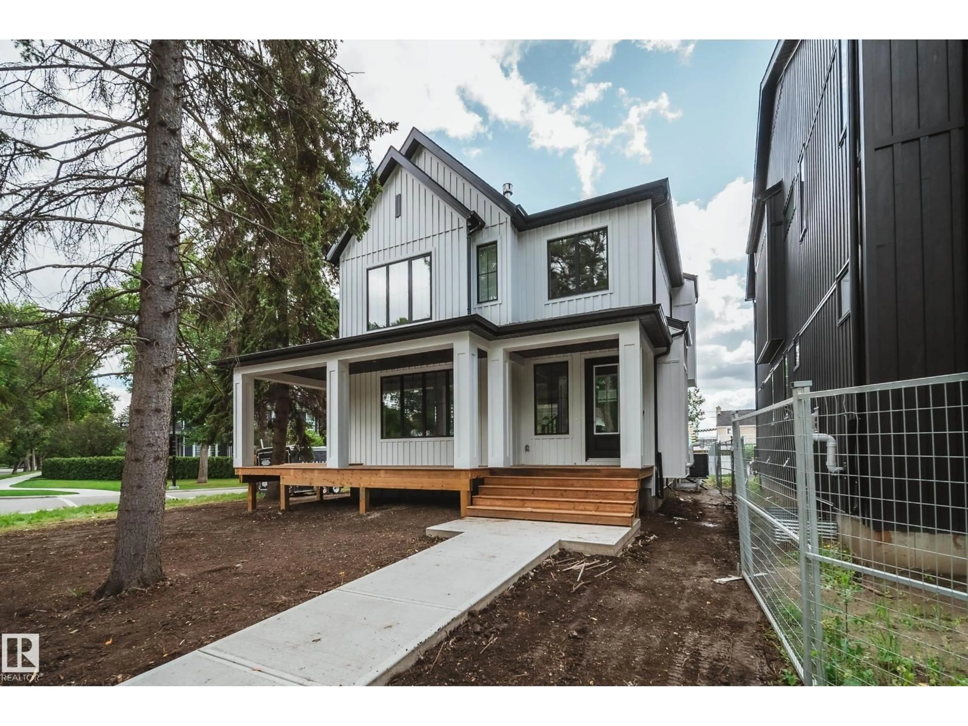 Home with vinyl exterior material, street for 6003 111 AV, Edmonton Alberta T5W0L1