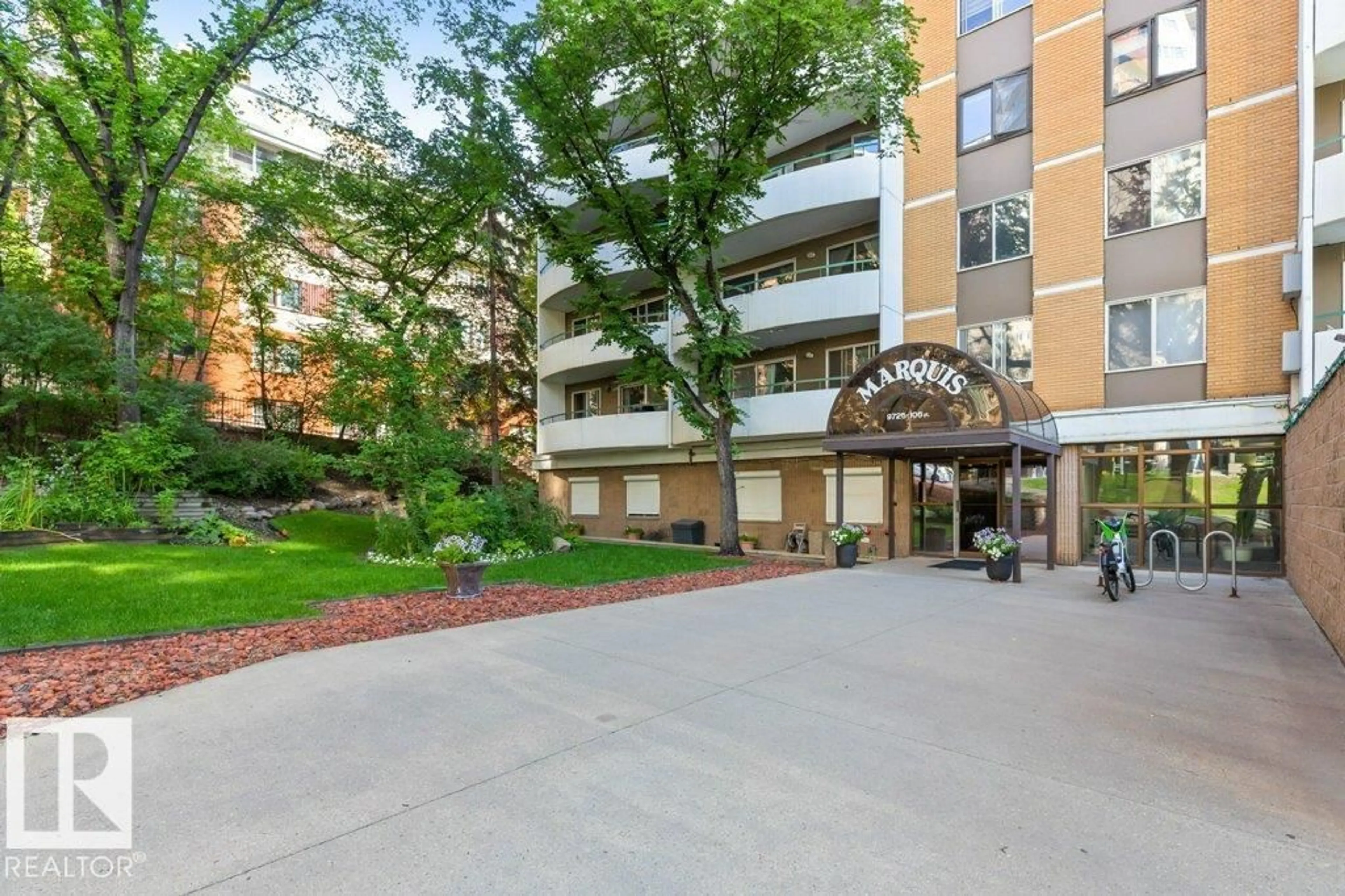 Patio, unknown for 9725 - 1204 106 ST, Edmonton Alberta T5K1B5