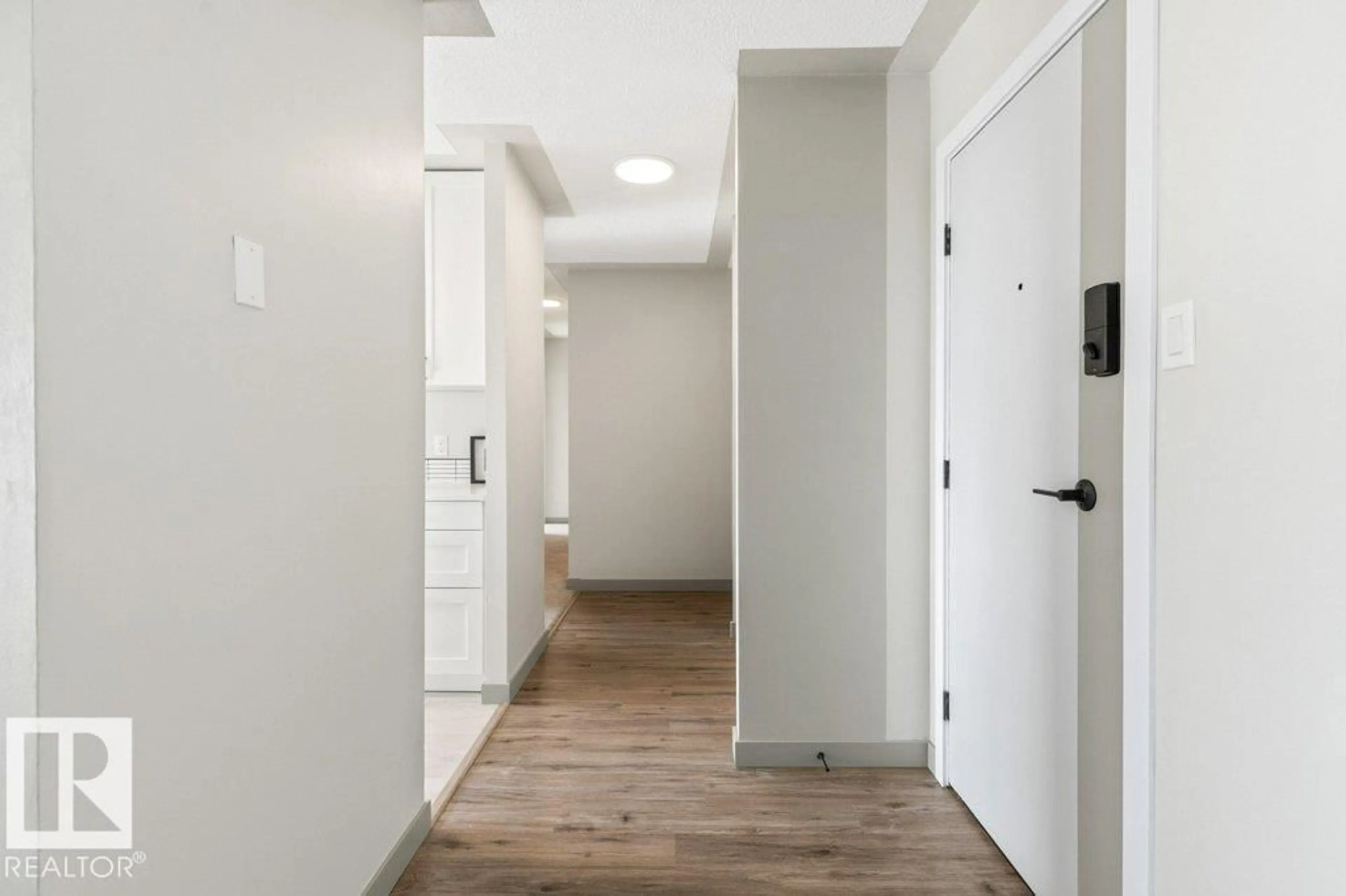 Indoor entryway for 9725 - 1204 106 ST, Edmonton Alberta T5K1B5