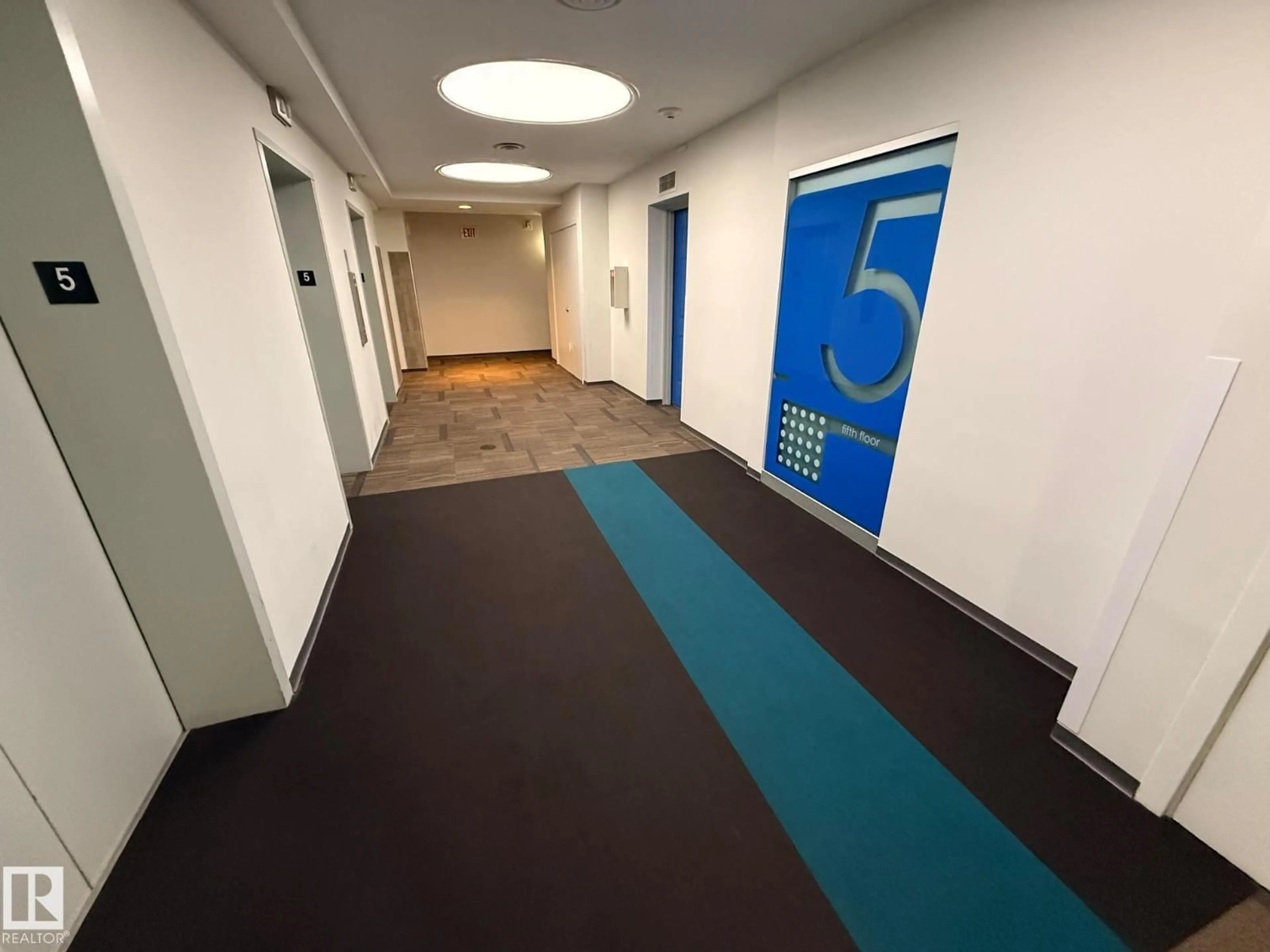 Indoor foyer for 10024 - 505 JASPER AV, Edmonton Alberta T5J1R9