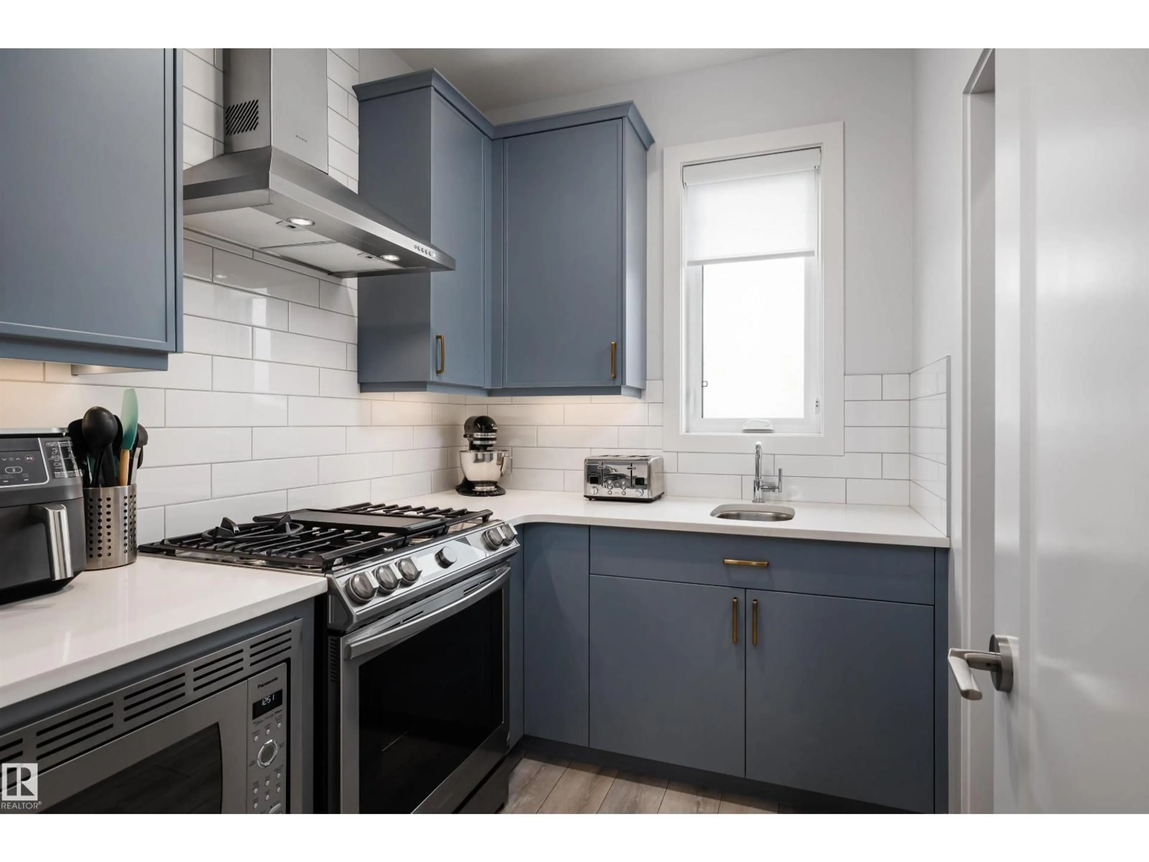 Standard kitchen, unknown for 1562 HOWES PL, Edmonton Alberta T6E5C1