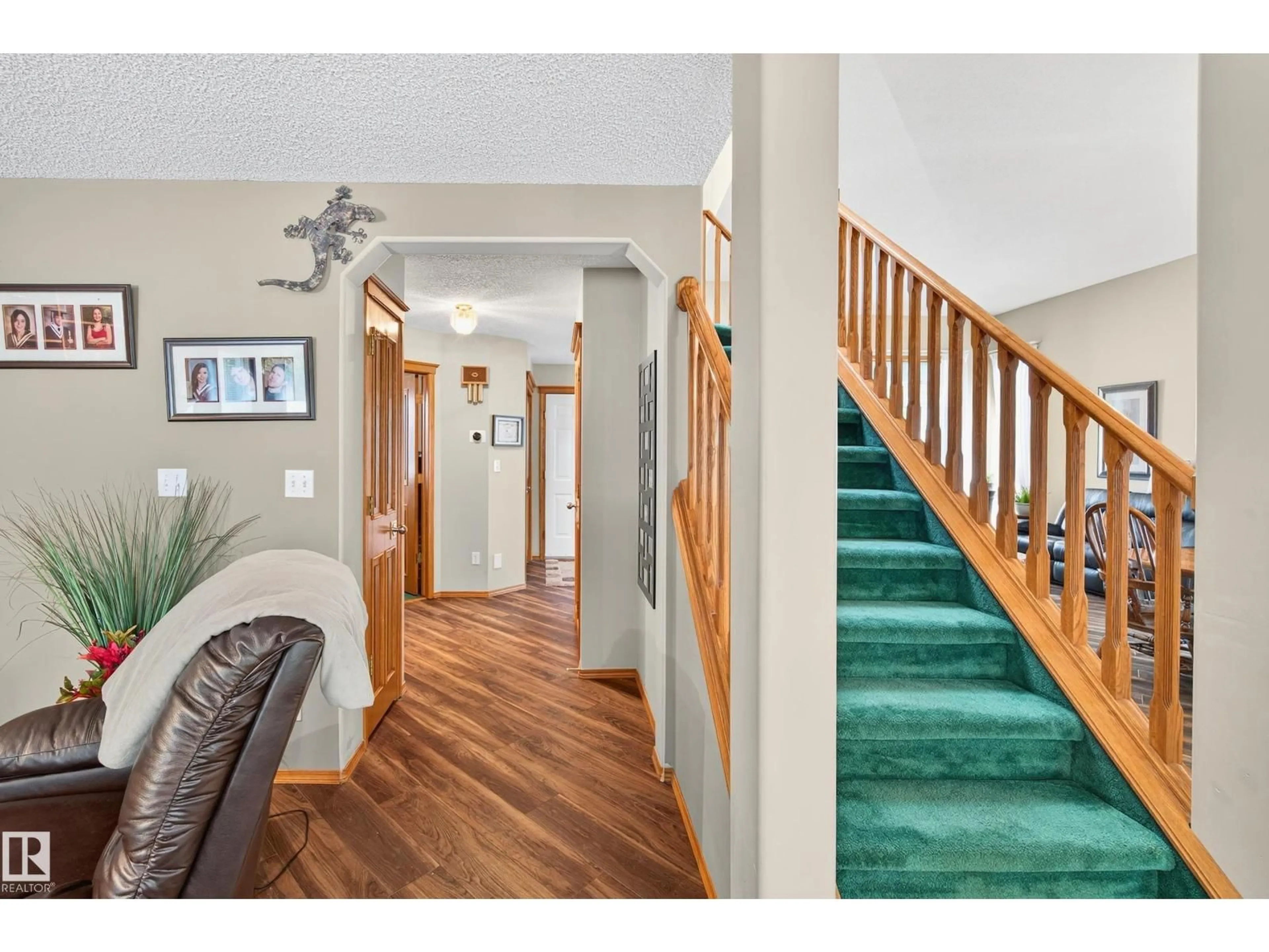 Indoor entryway for 5 LAFRANCHISE, St. Albert Alberta T8N5S6