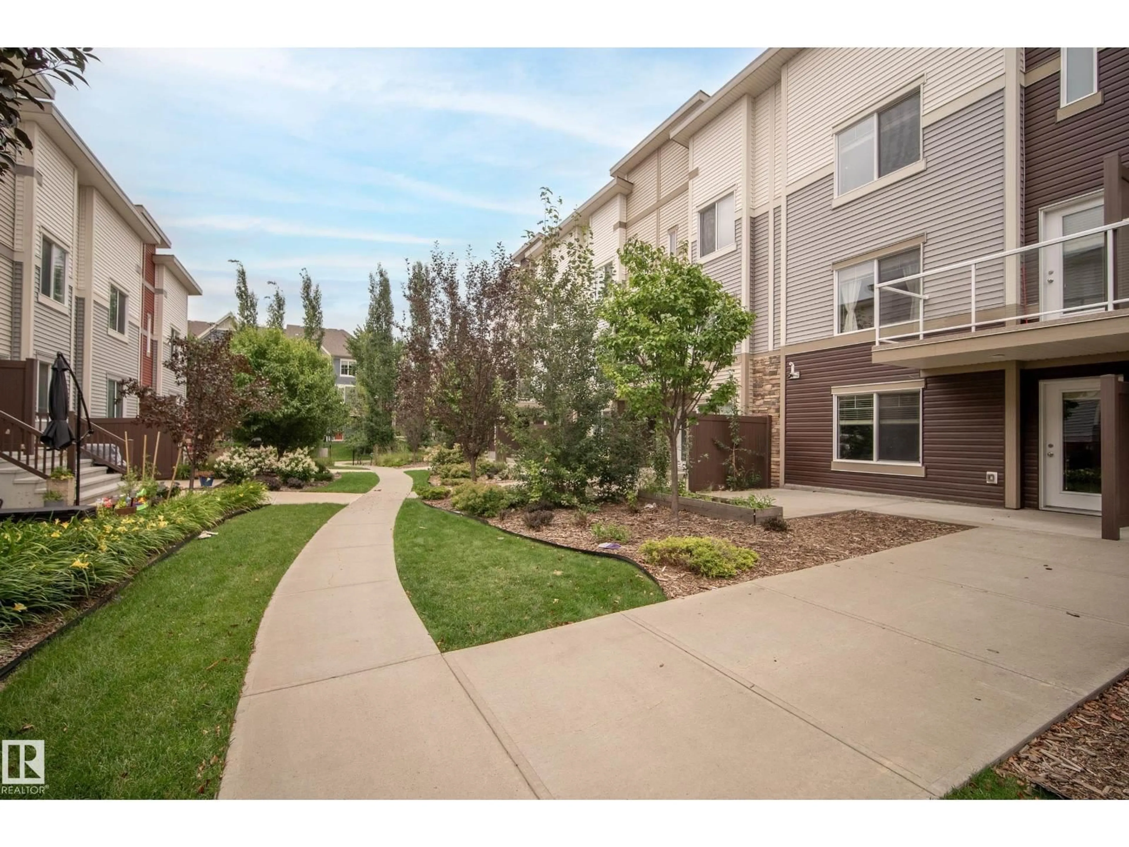Patio, street for #32 - 804 WELSH DR, Edmonton Alberta T6X1Y8