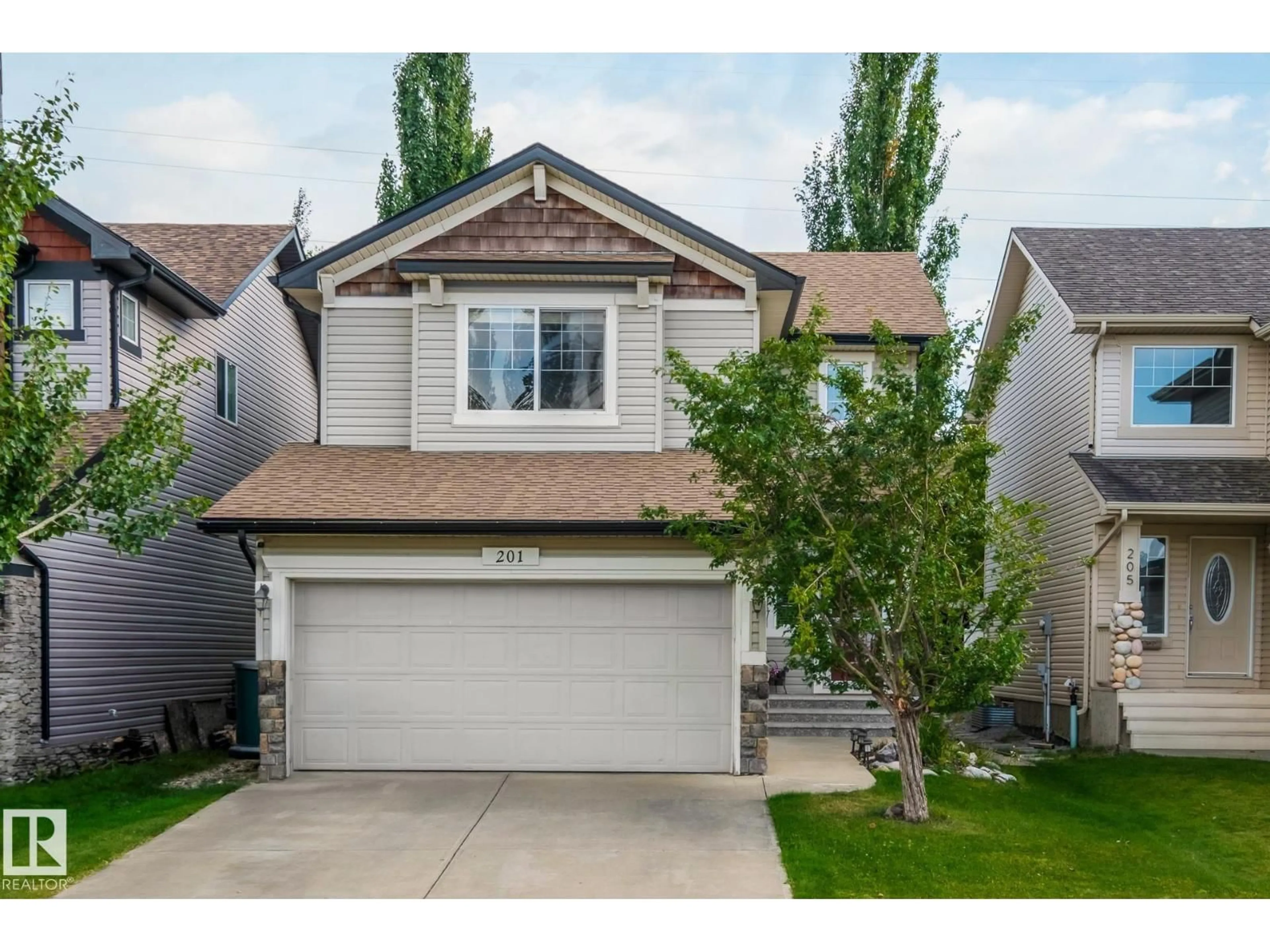 Home with vinyl exterior material, street for 201 CORNWALL RD, Sherwood Park Alberta T8H2L8