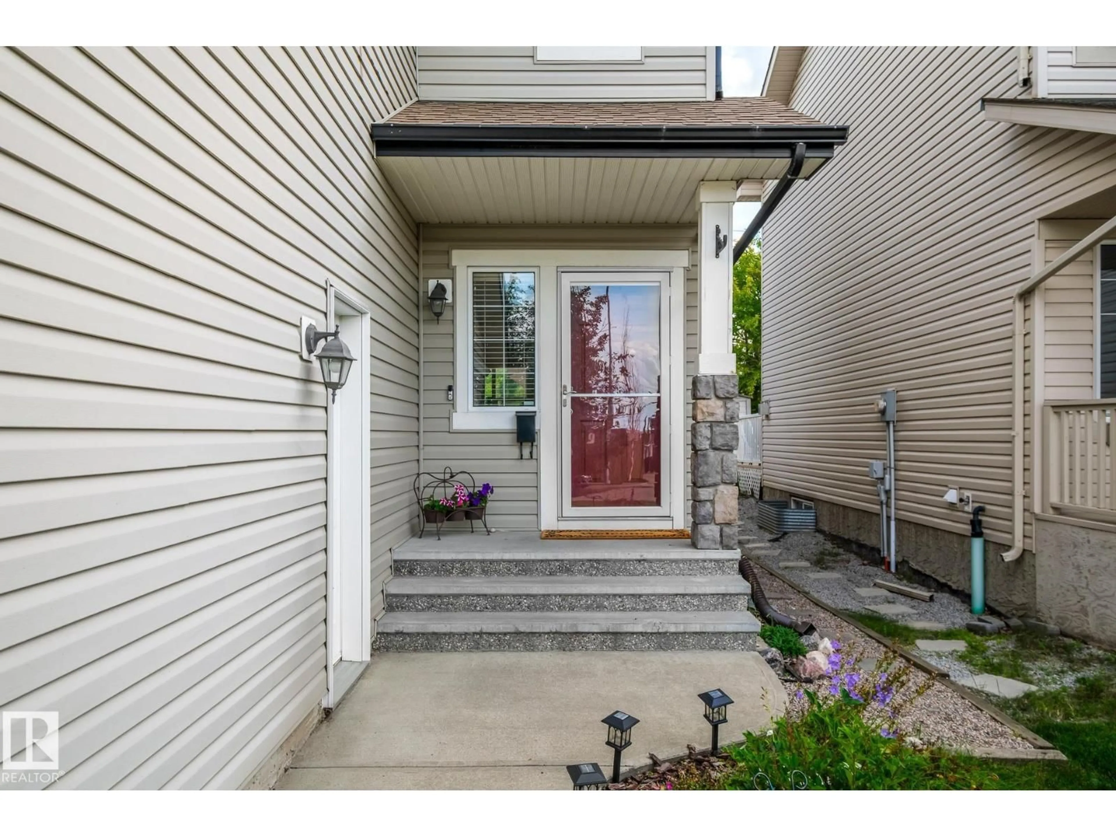 Indoor entryway for 201 CORNWALL RD, Sherwood Park Alberta T8H2L8