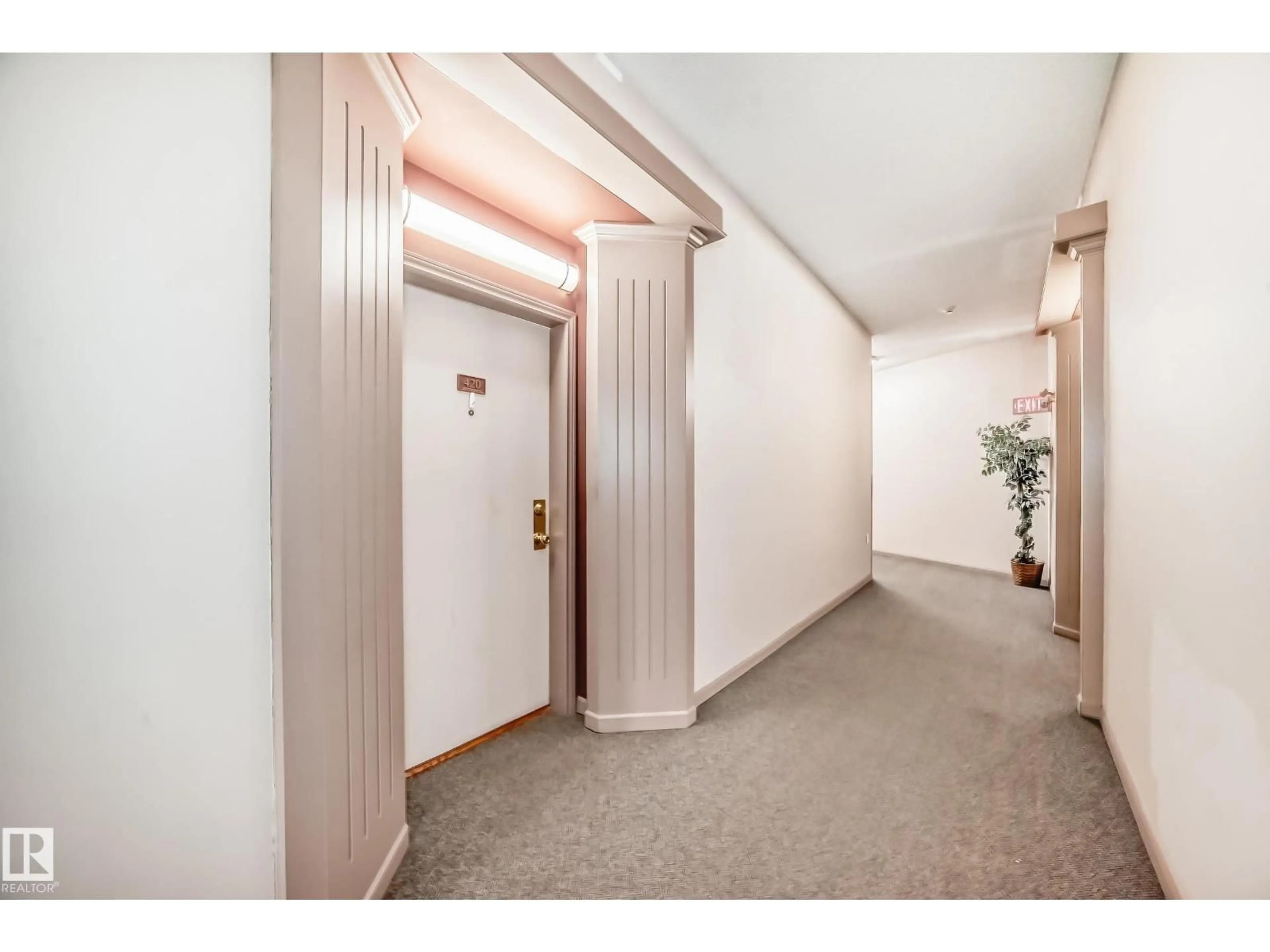 Indoor foyer for 15499 CASTLEDOWNS RD, Edmonton Alberta T5X5Y3