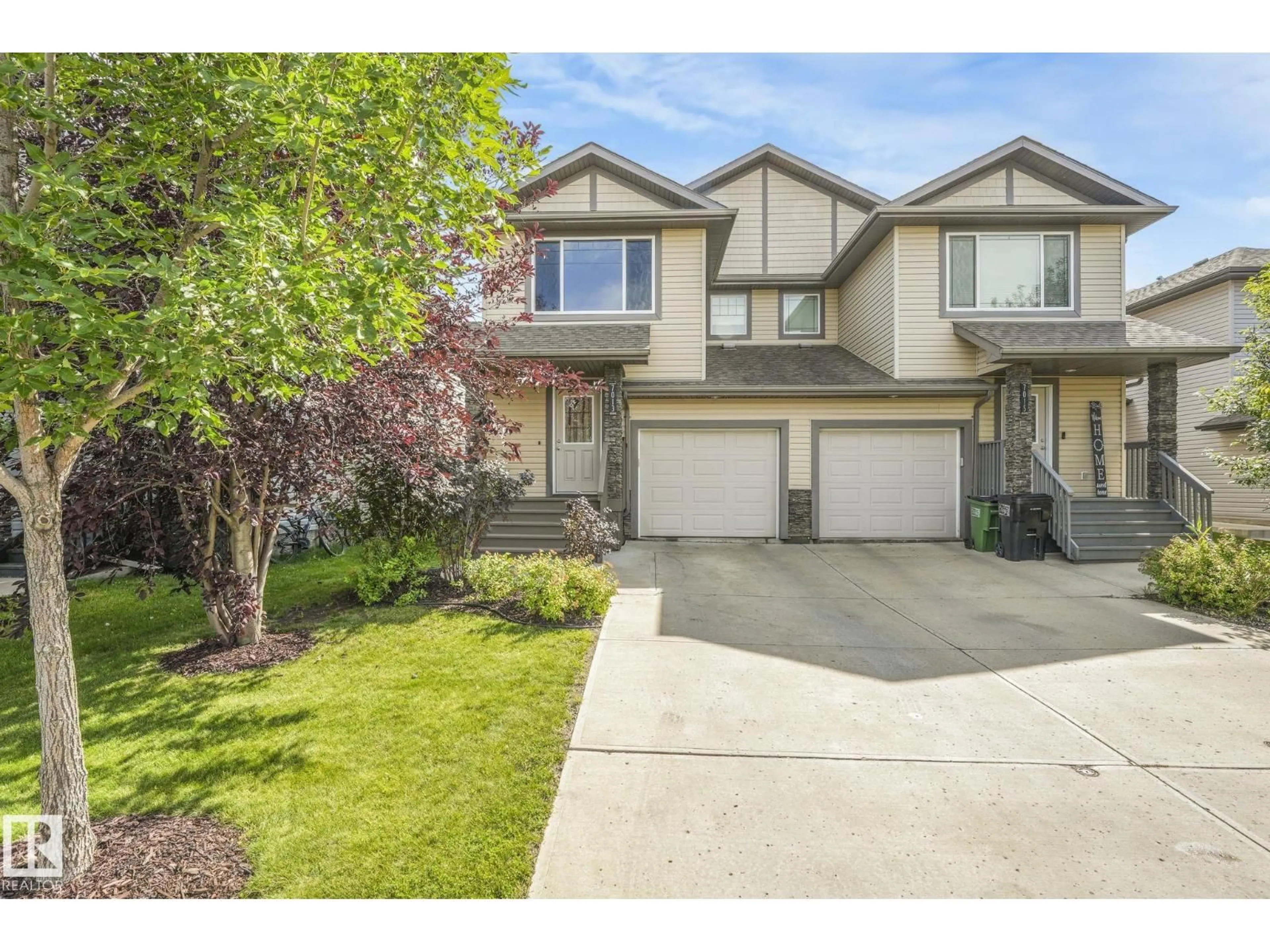 A pic from outside/outdoor area/front of a property/back of a property/a pic from drone, street for 7013 CARDINAL WY, Edmonton Alberta T6W1Z1