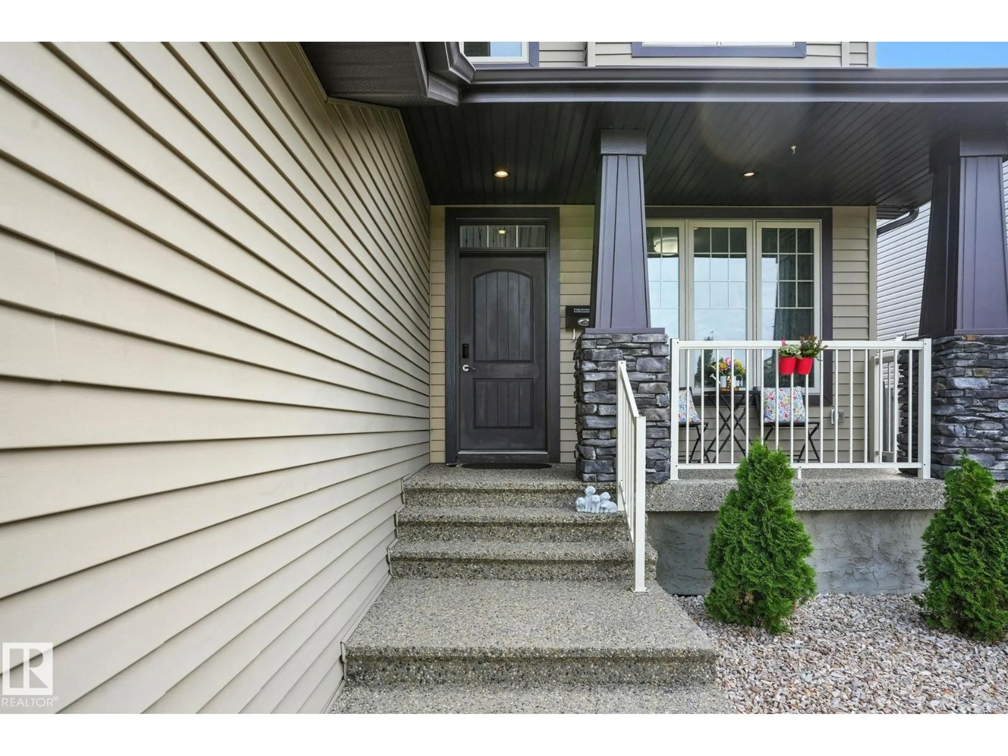 Indoor entryway for 4 LINCOLN, Spruce Grove Alberta T7X0N5