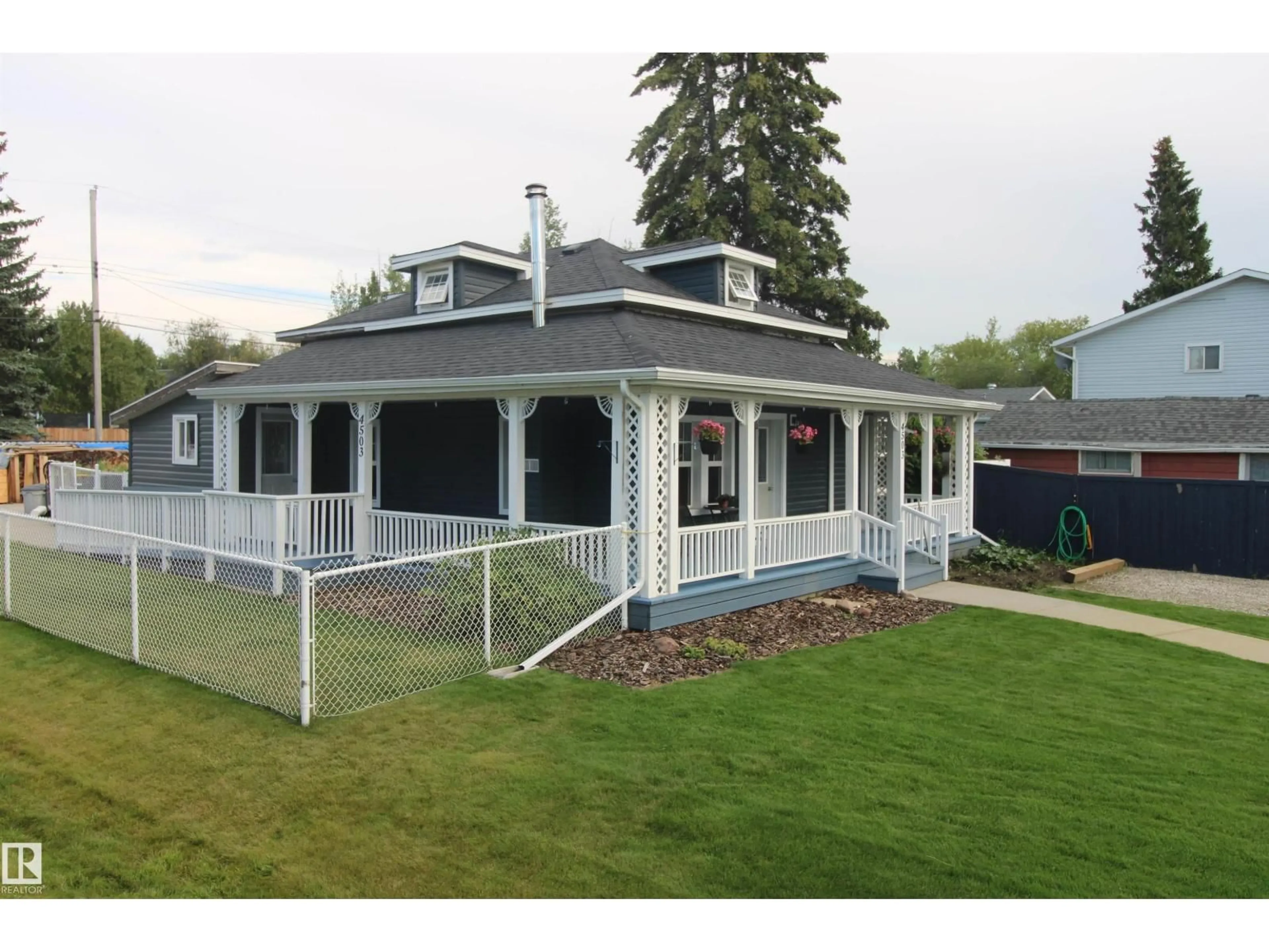 Home with vinyl exterior material, building for 4503 50 AV, Rural Lac Ste. Anne County Alberta T0E0A0