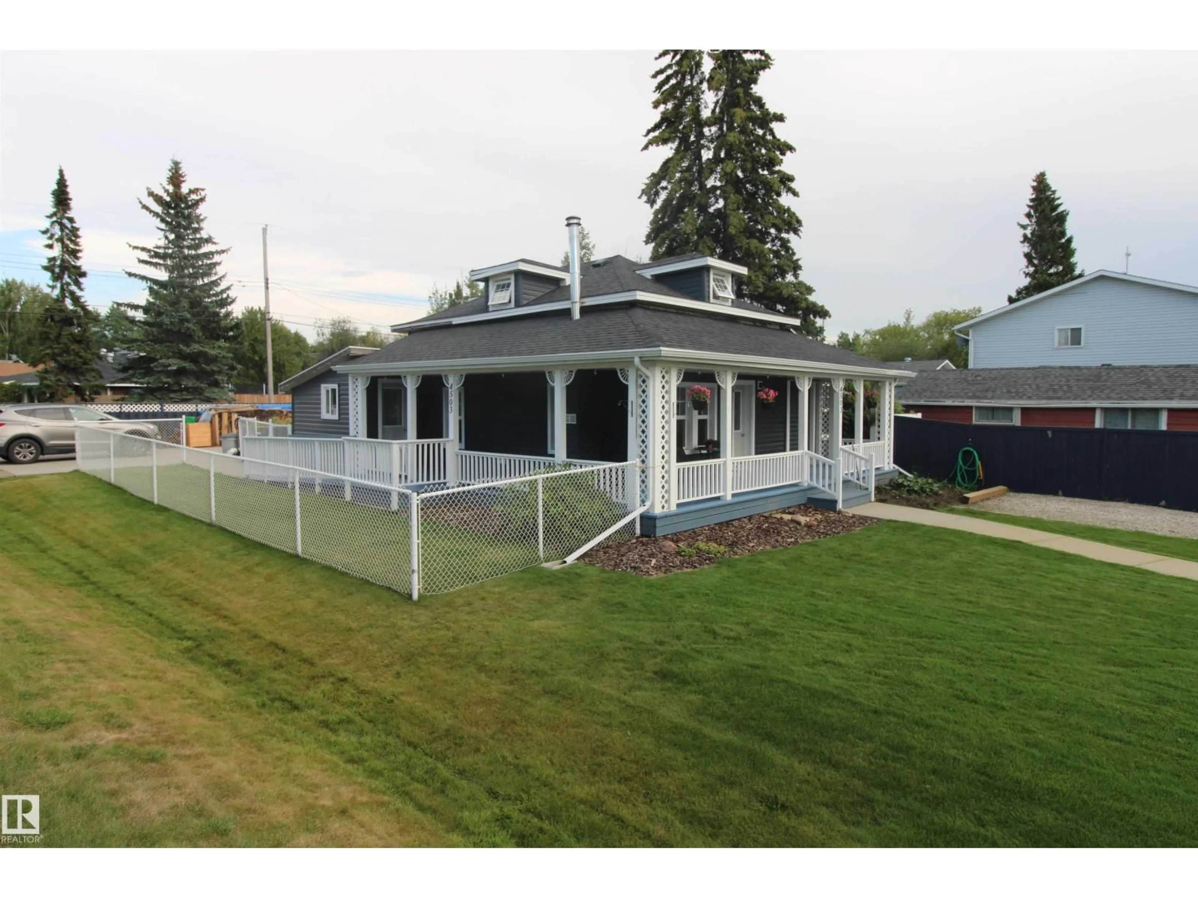 Home with vinyl exterior material, building for 4503 50 AV, Rural Lac Ste. Anne County Alberta T0E0A0