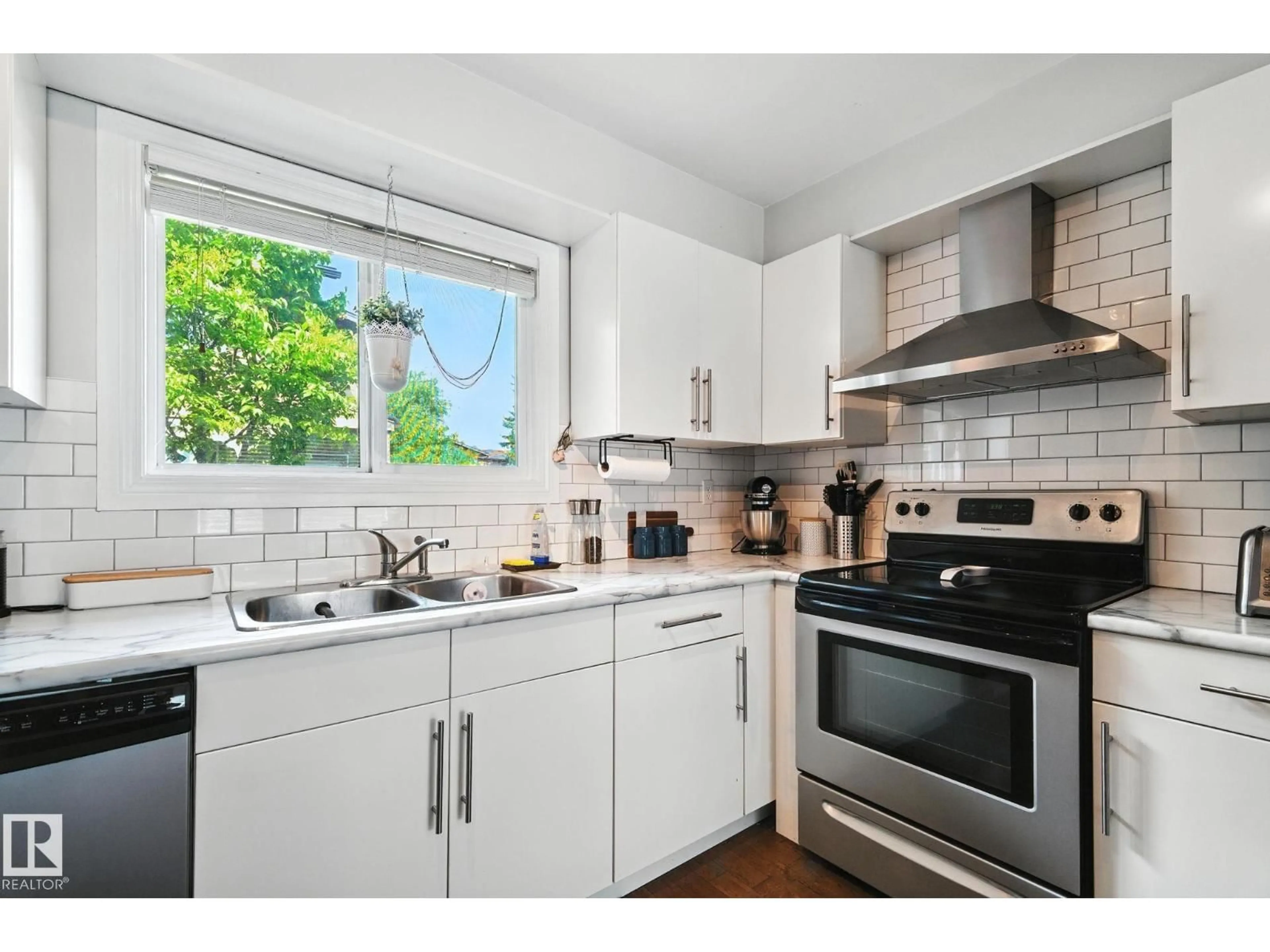 Standard kitchen, unknown for #32 - 3812 20 AV, Edmonton Alberta T6L4B2