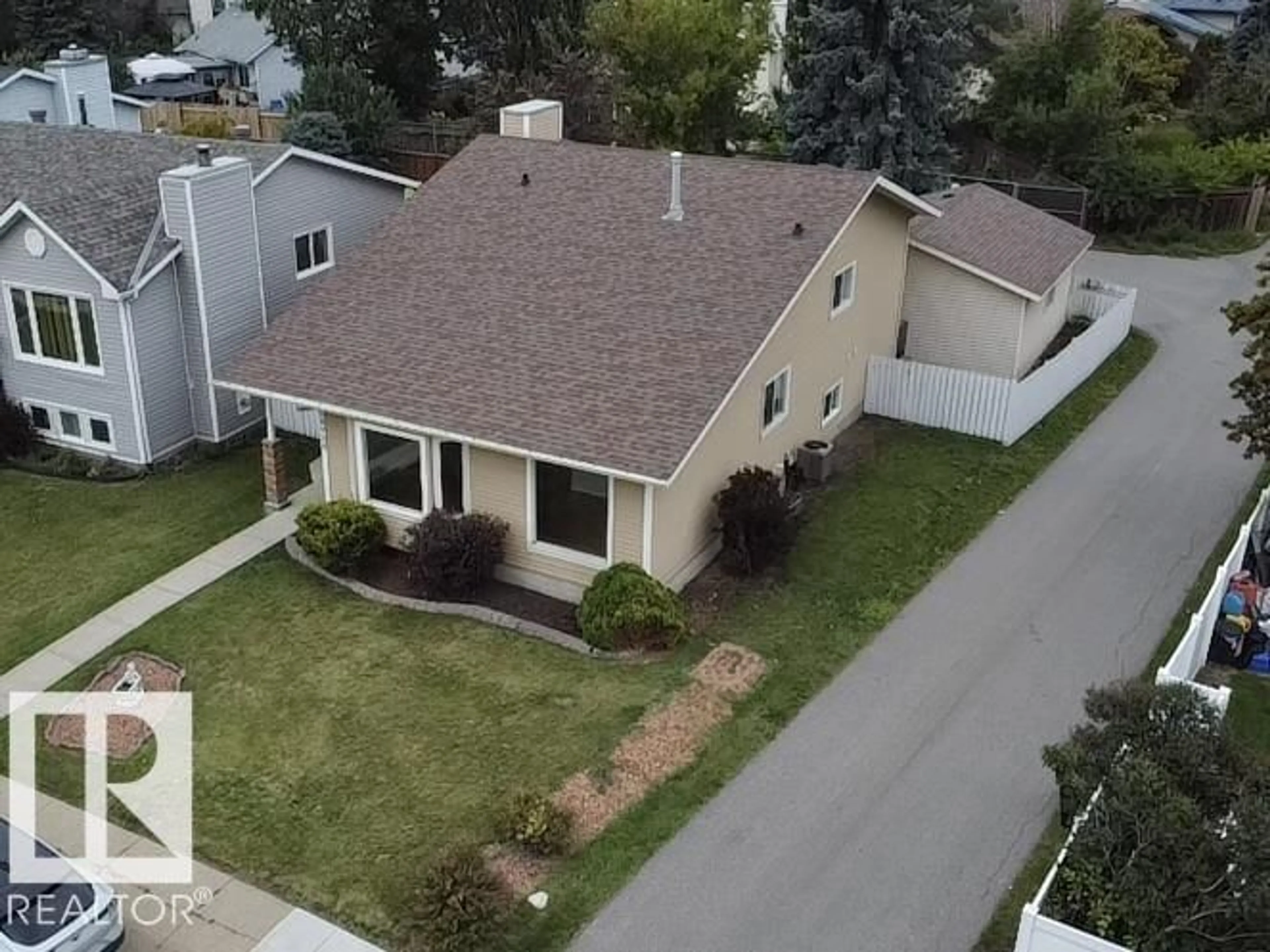 A pic from outside/outdoor area/front of a property/back of a property/a pic from drone, street for 18908 97 AV, Edmonton Alberta T5T5K5