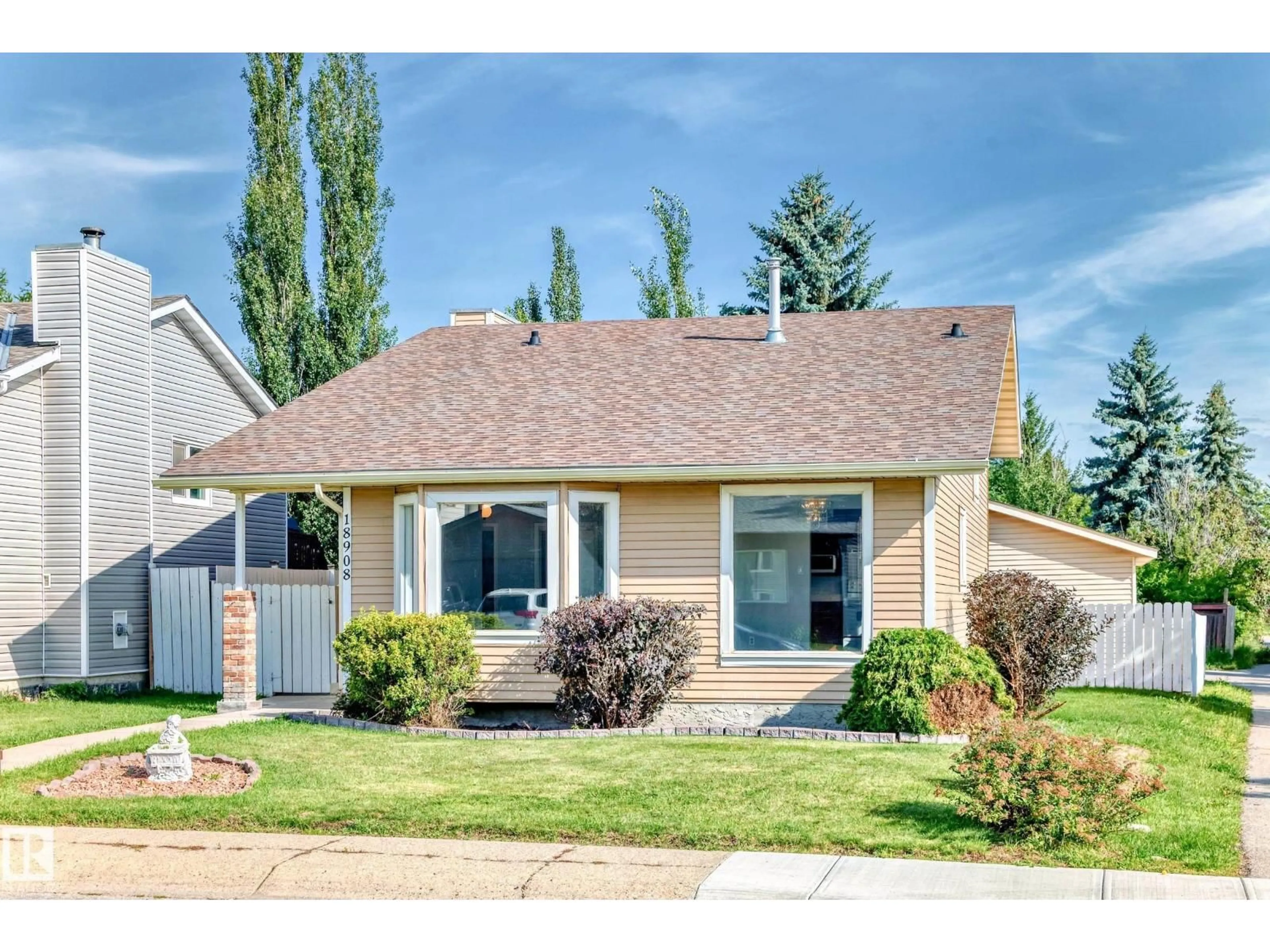 Home with vinyl exterior material, street for 18908 97 AV, Edmonton Alberta T5T5K5