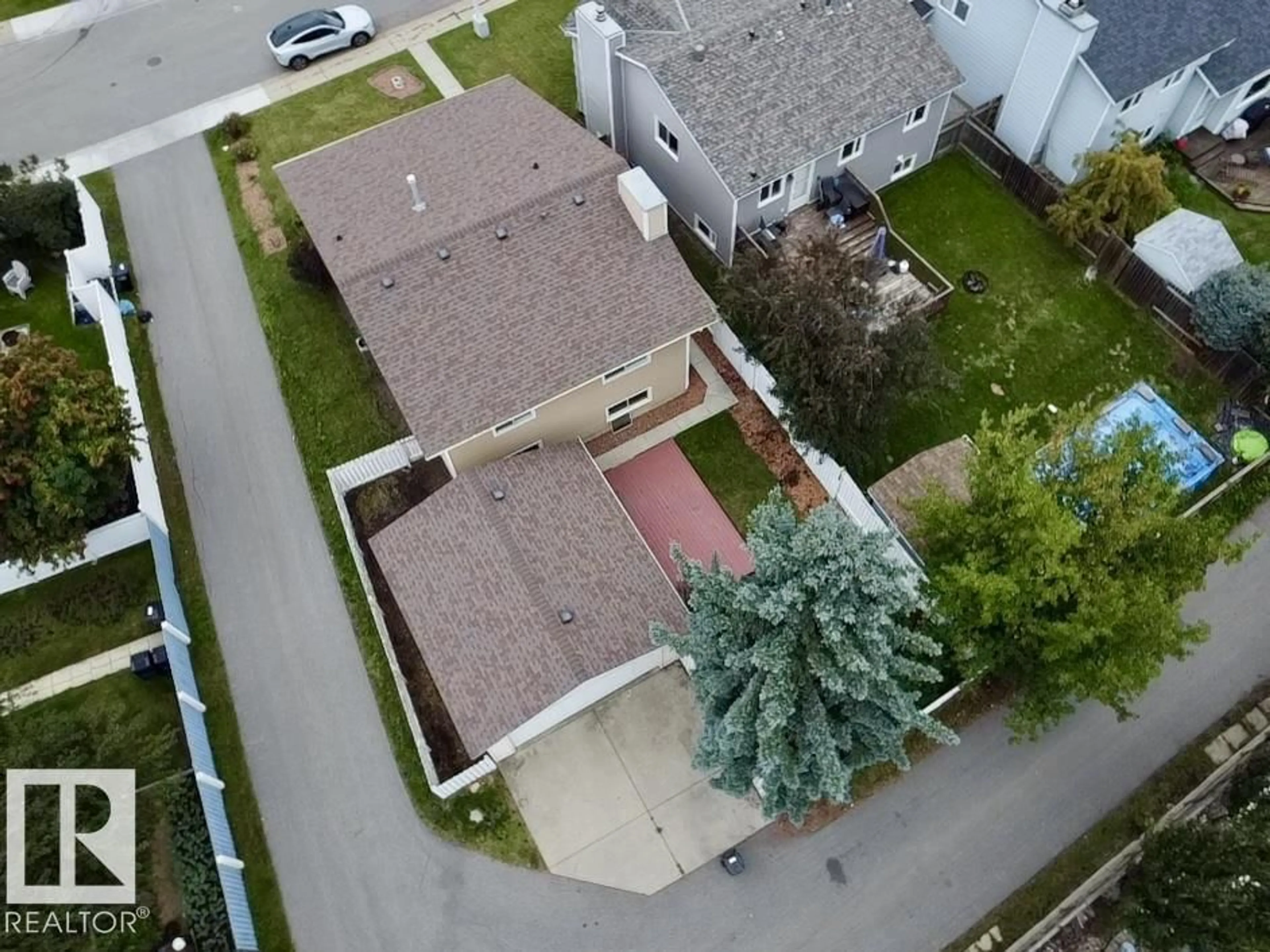 A pic from outside/outdoor area/front of a property/back of a property/a pic from drone, street for 18908 97 AV, Edmonton Alberta T5T5K5
