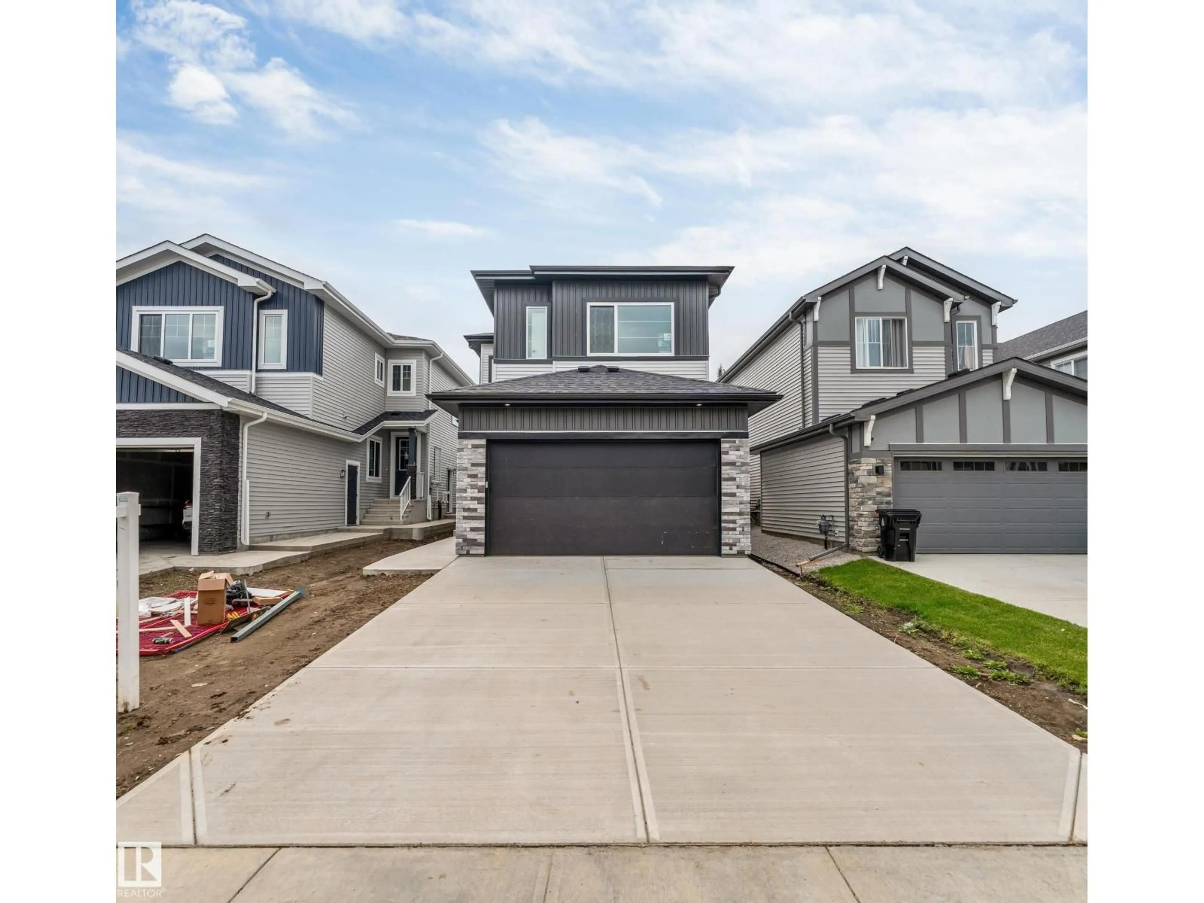 Home with vinyl exterior material, street for 47 PENN PLACE, Spruce Grove Alberta T7X2W7