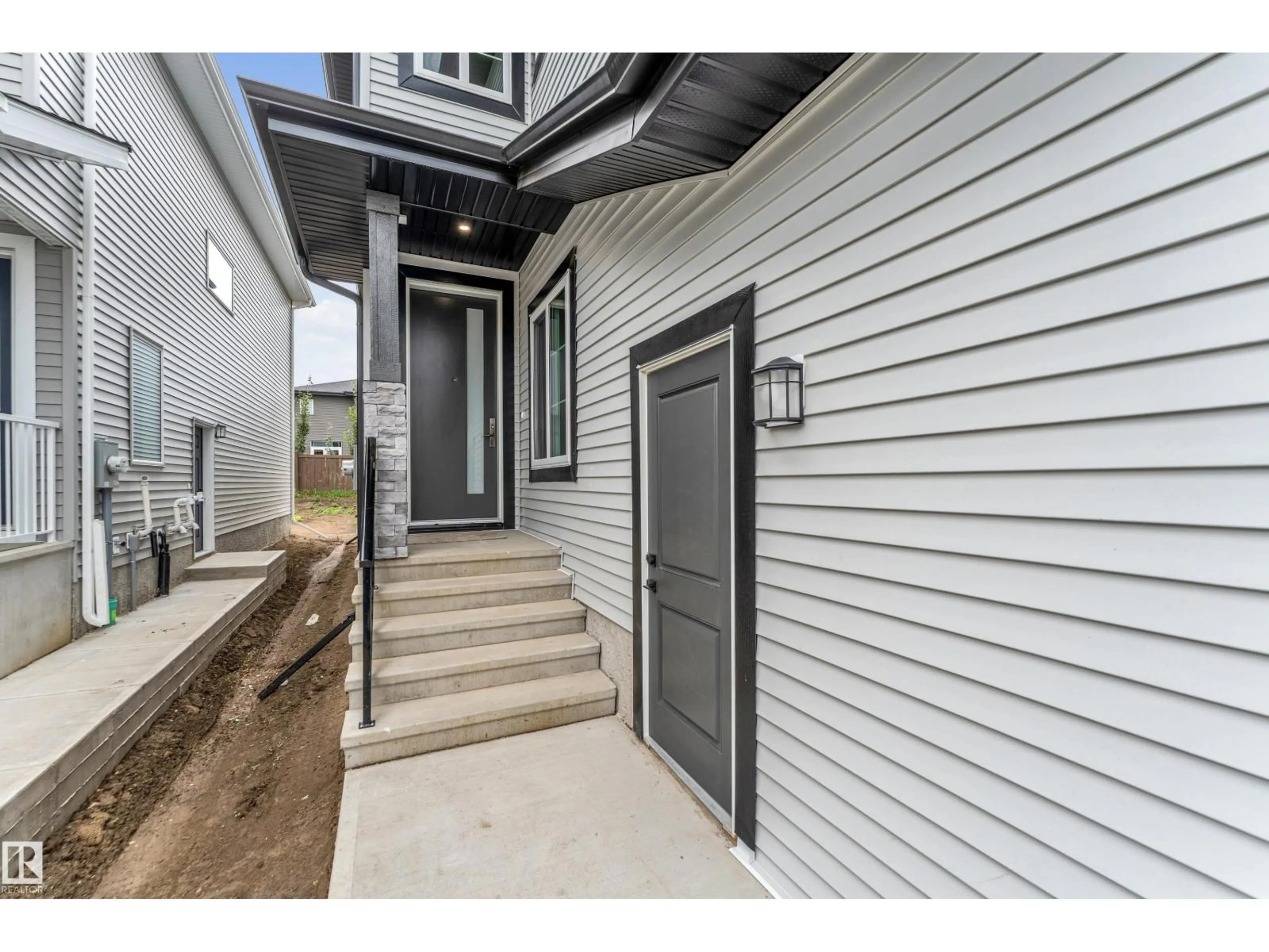 Indoor entryway for 47 PENN PLACE, Spruce Grove Alberta T7X2W7