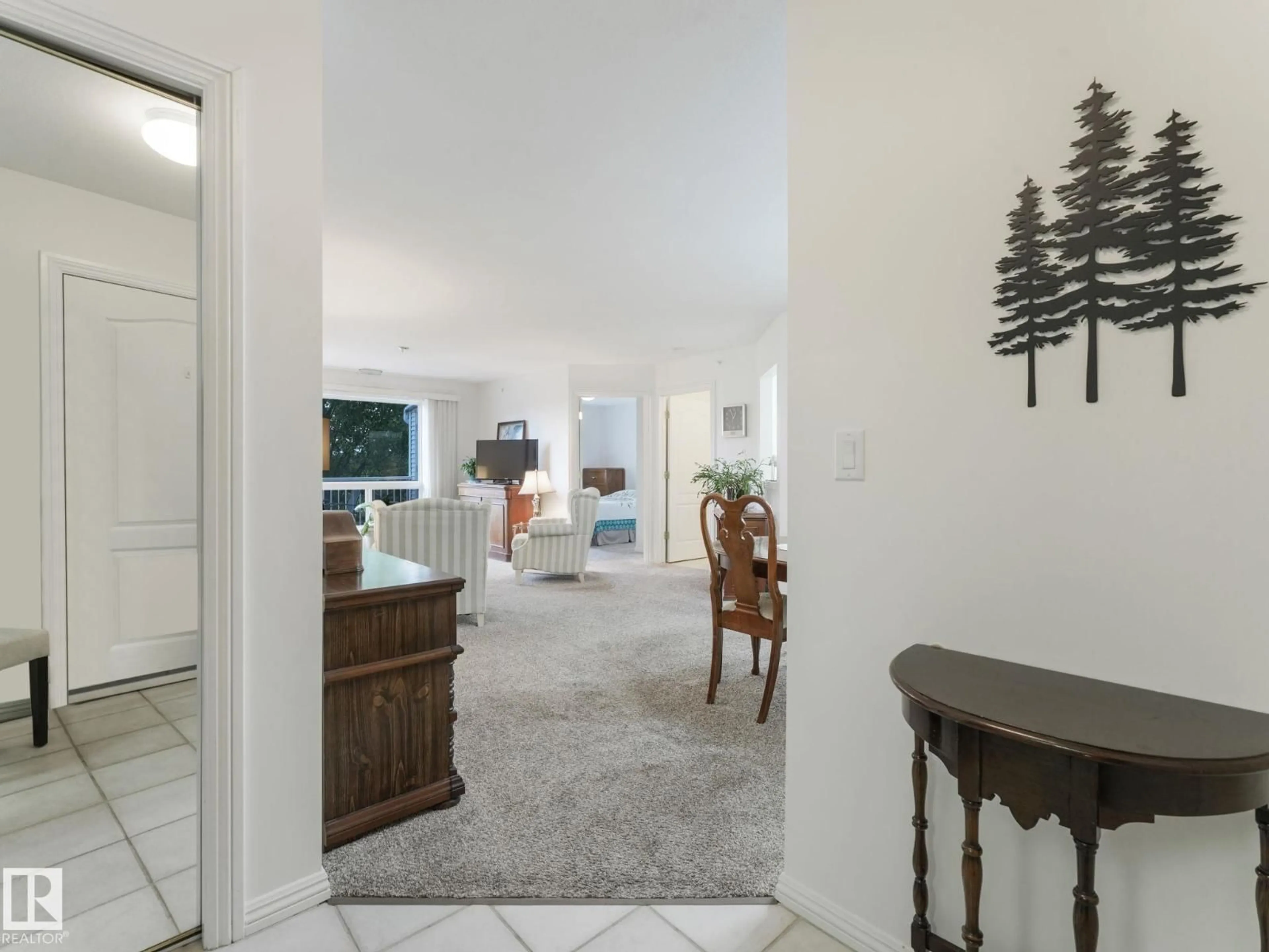 Indoor foyer for 6220 - 303 FULTON RD, Edmonton Alberta T6A3T4
