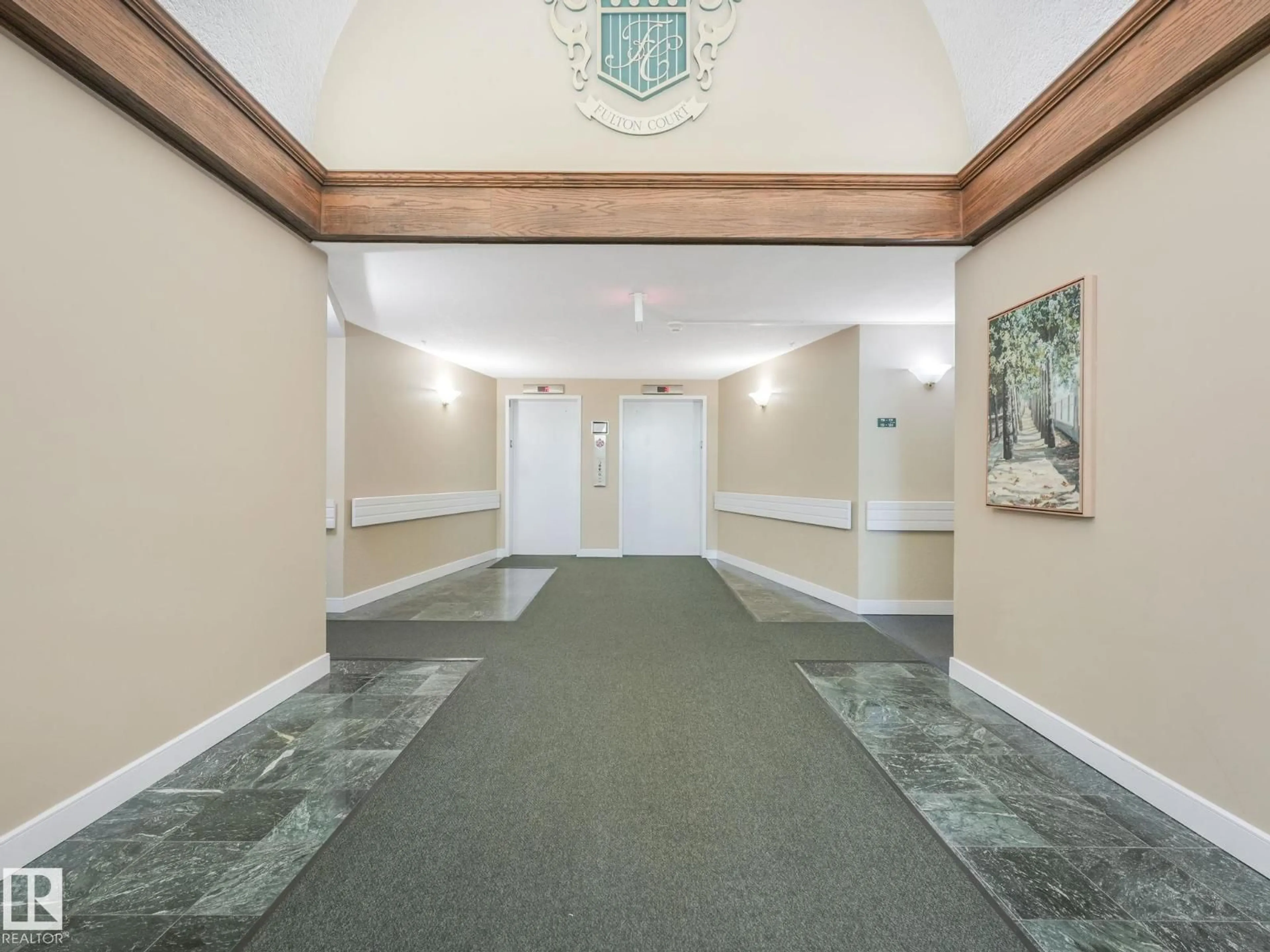Indoor foyer for 6220 - 303 FULTON RD, Edmonton Alberta T6A3T4