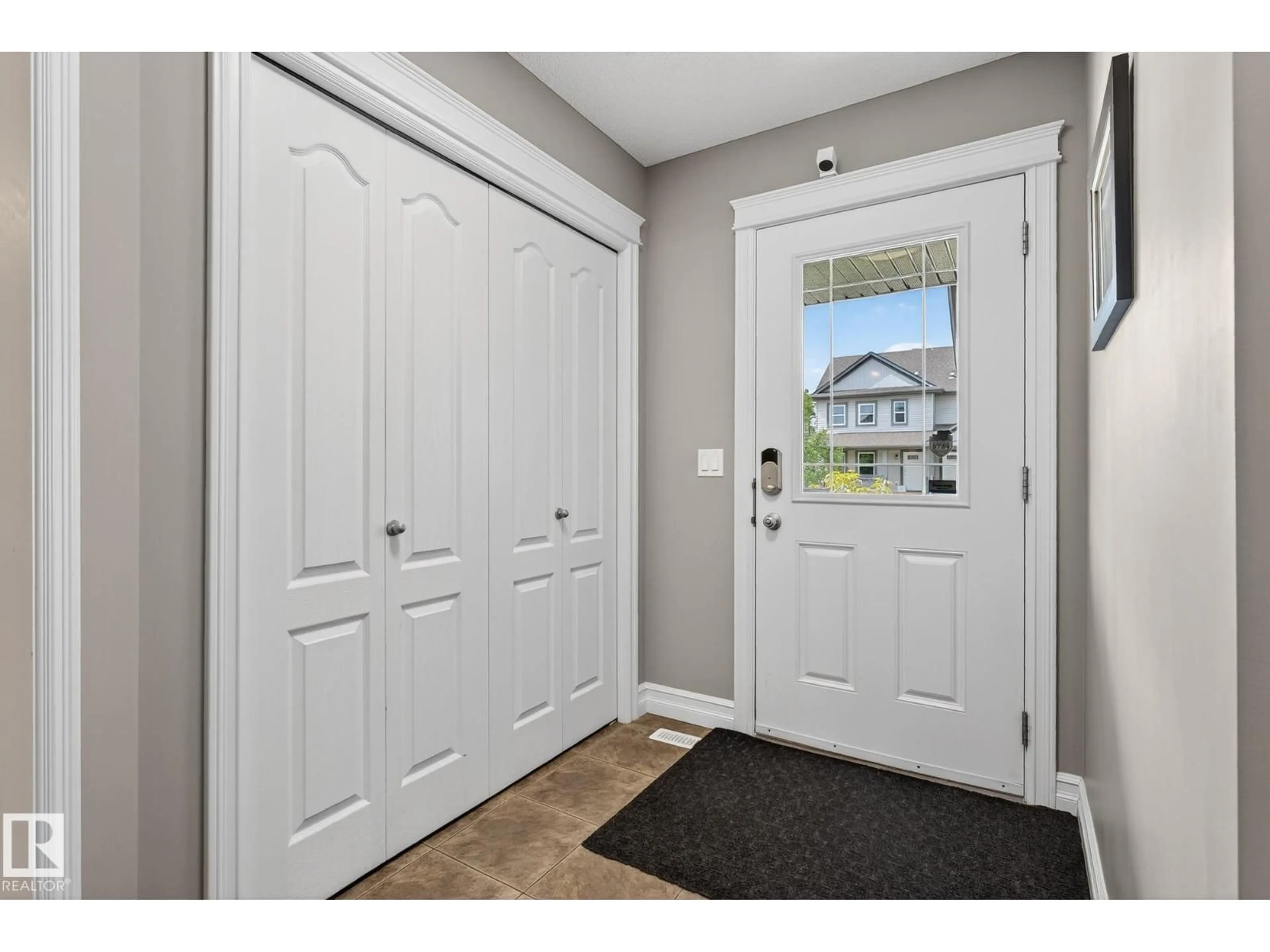 Indoor entryway for NW - 16833 120 ST, Edmonton Alberta T5X0H7