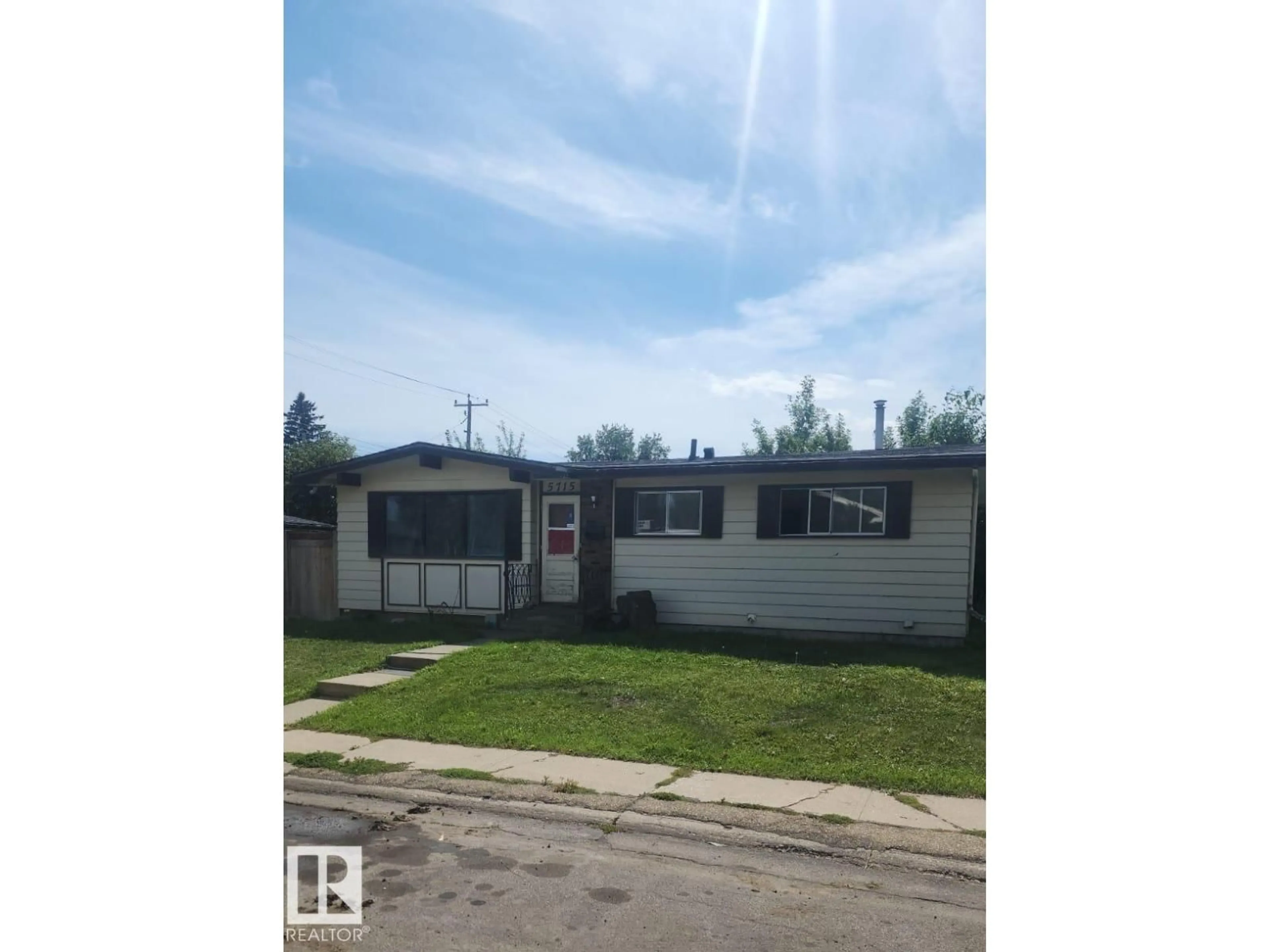 Shed for 5715 139 AV, Edmonton Alberta T5A1E8