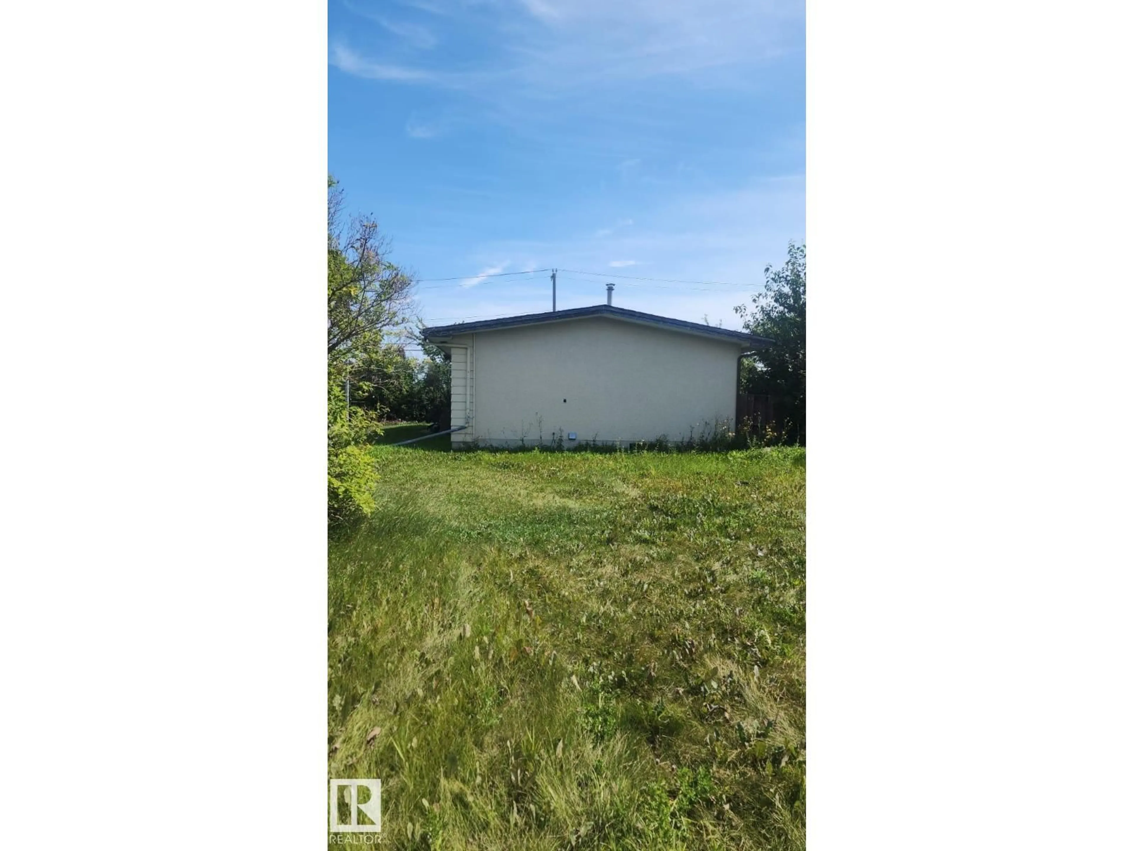Shed for 5715 139 AV, Edmonton Alberta T5A1E8