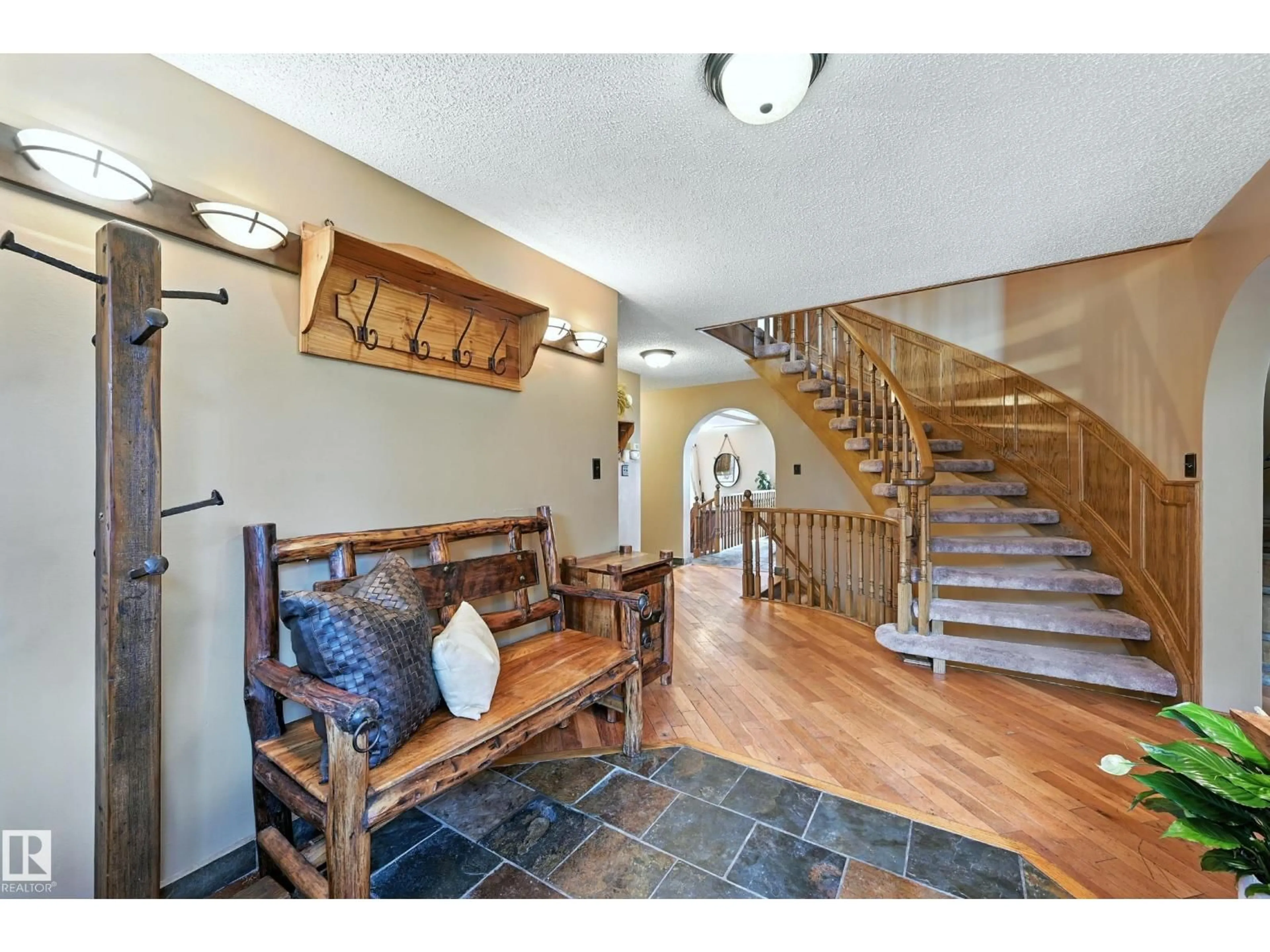 Indoor entryway for SW - 16815 41 AV, Edmonton Alberta T6Y0H9