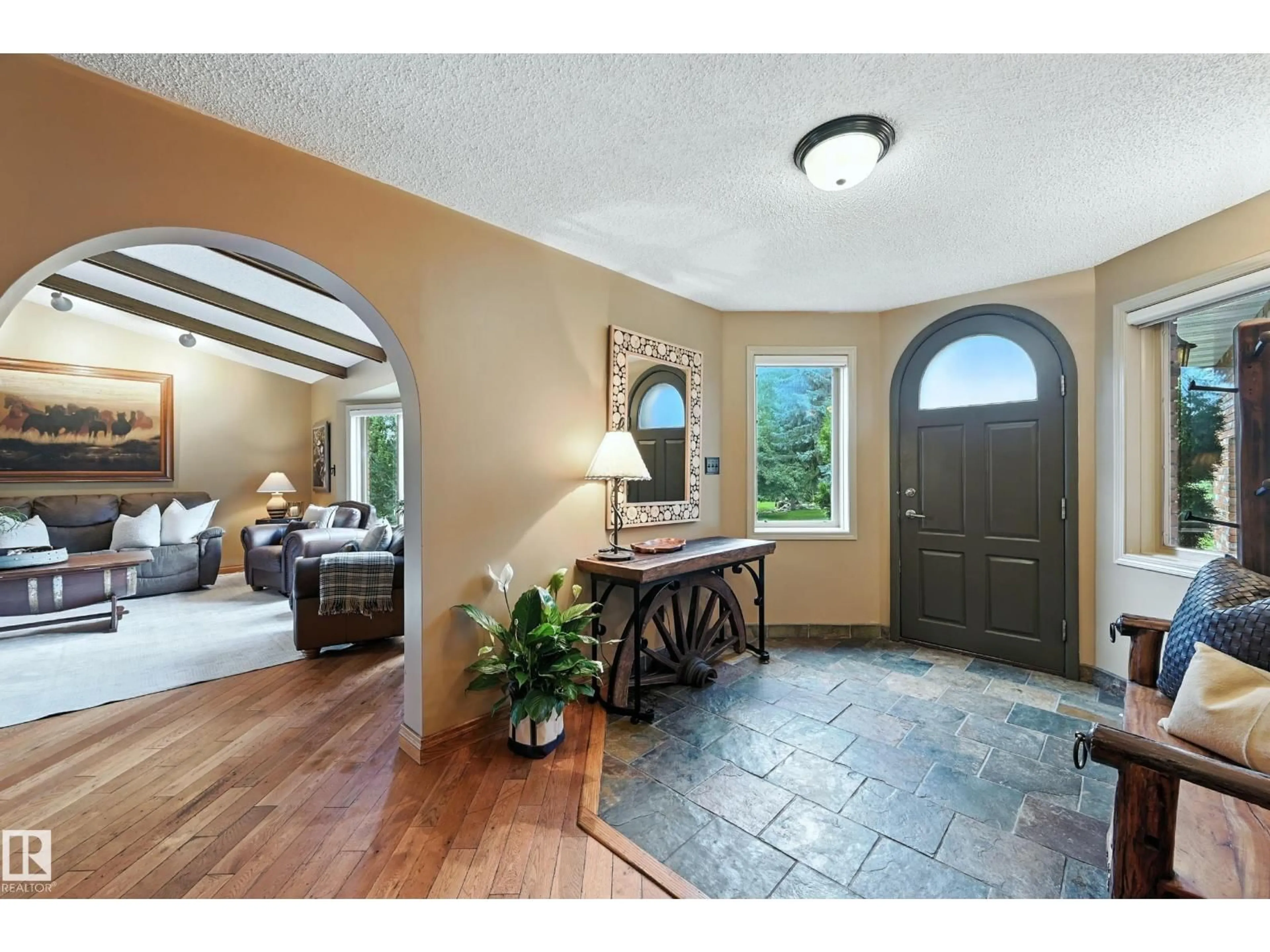 Indoor entryway for SW - 16815 41 AV, Edmonton Alberta T6Y0H9