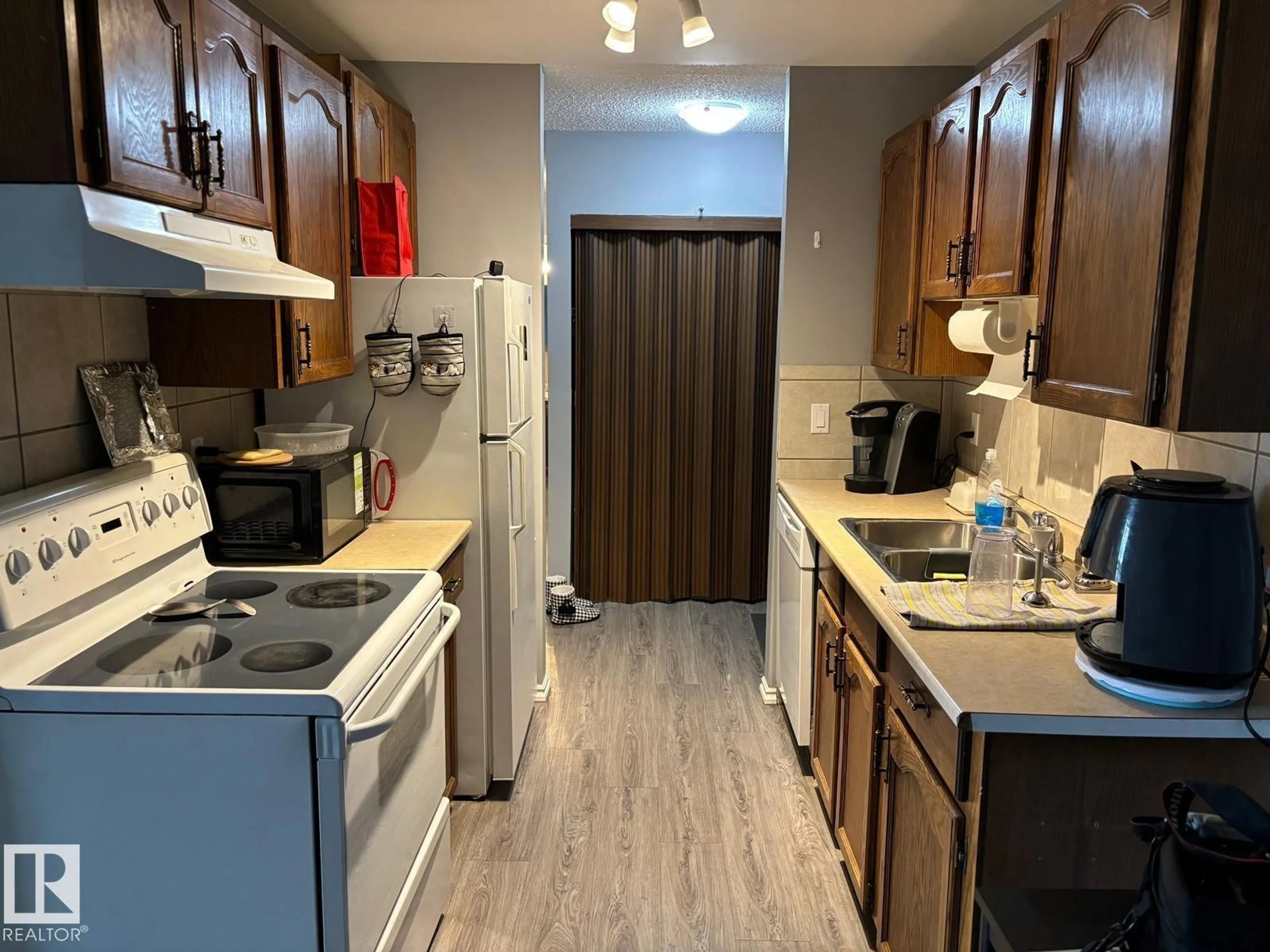 Standard kitchen, unknown for 209 - 5705 51 ST, Elk Point Alberta T0A1A0