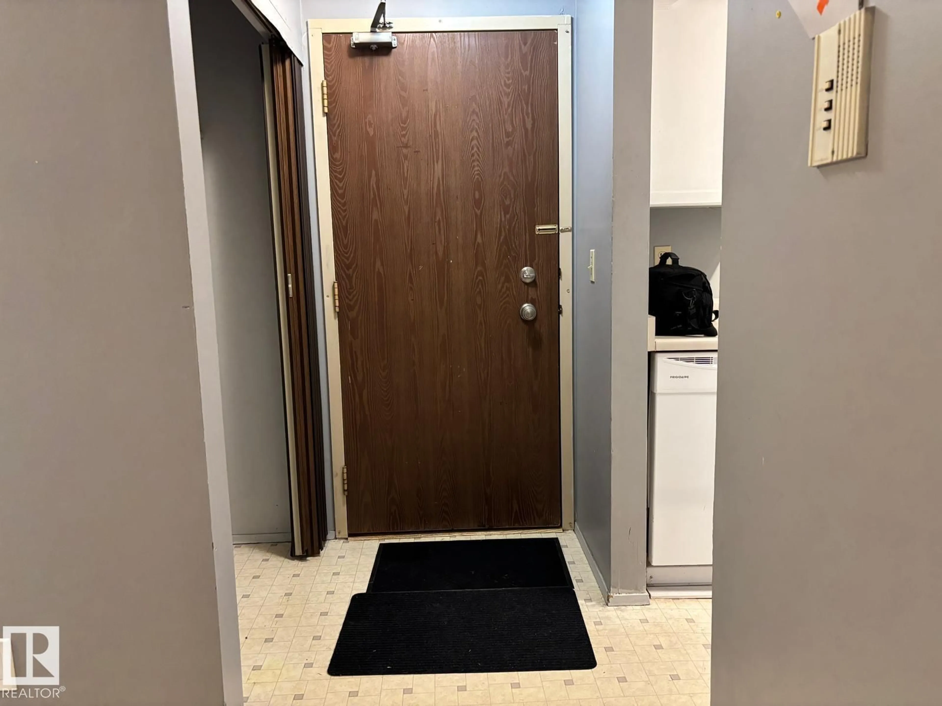 Indoor entryway for #212 - 5705 51 STREET, Elk Point Alberta T0A1A0