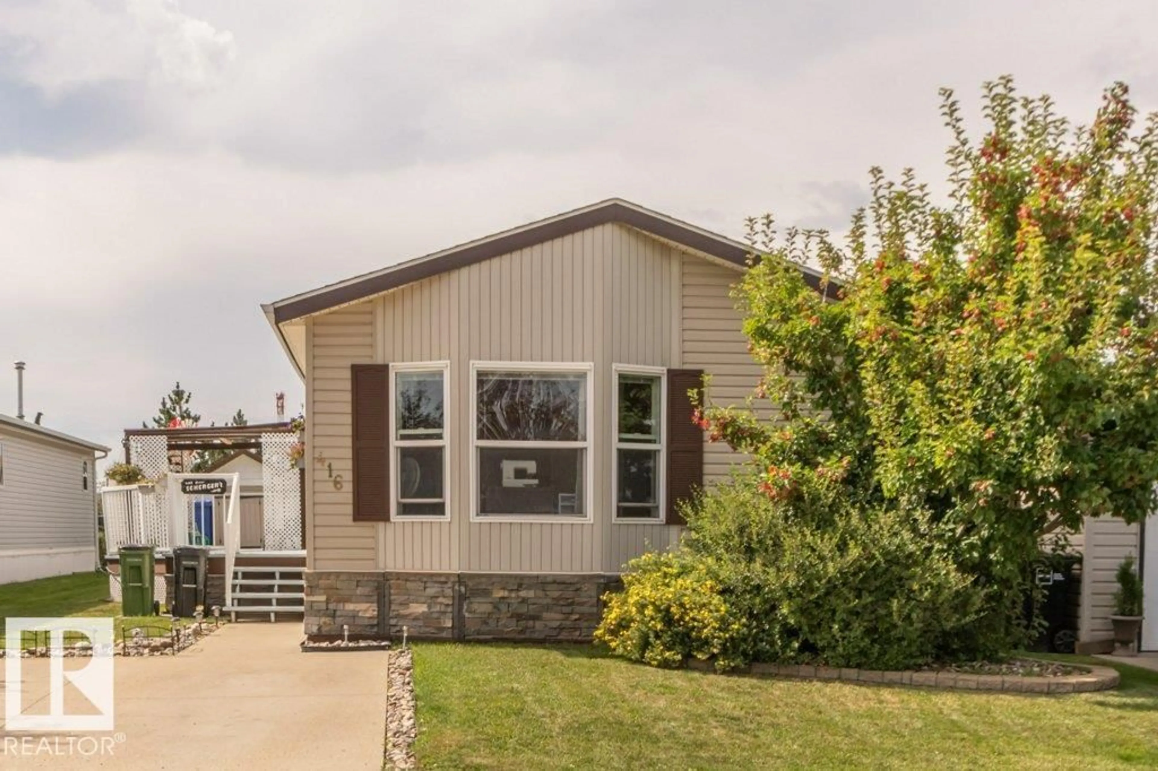 Home with vinyl exterior material, street for 416 OAK WOOD CR, Edmonton Alberta T6P0B2