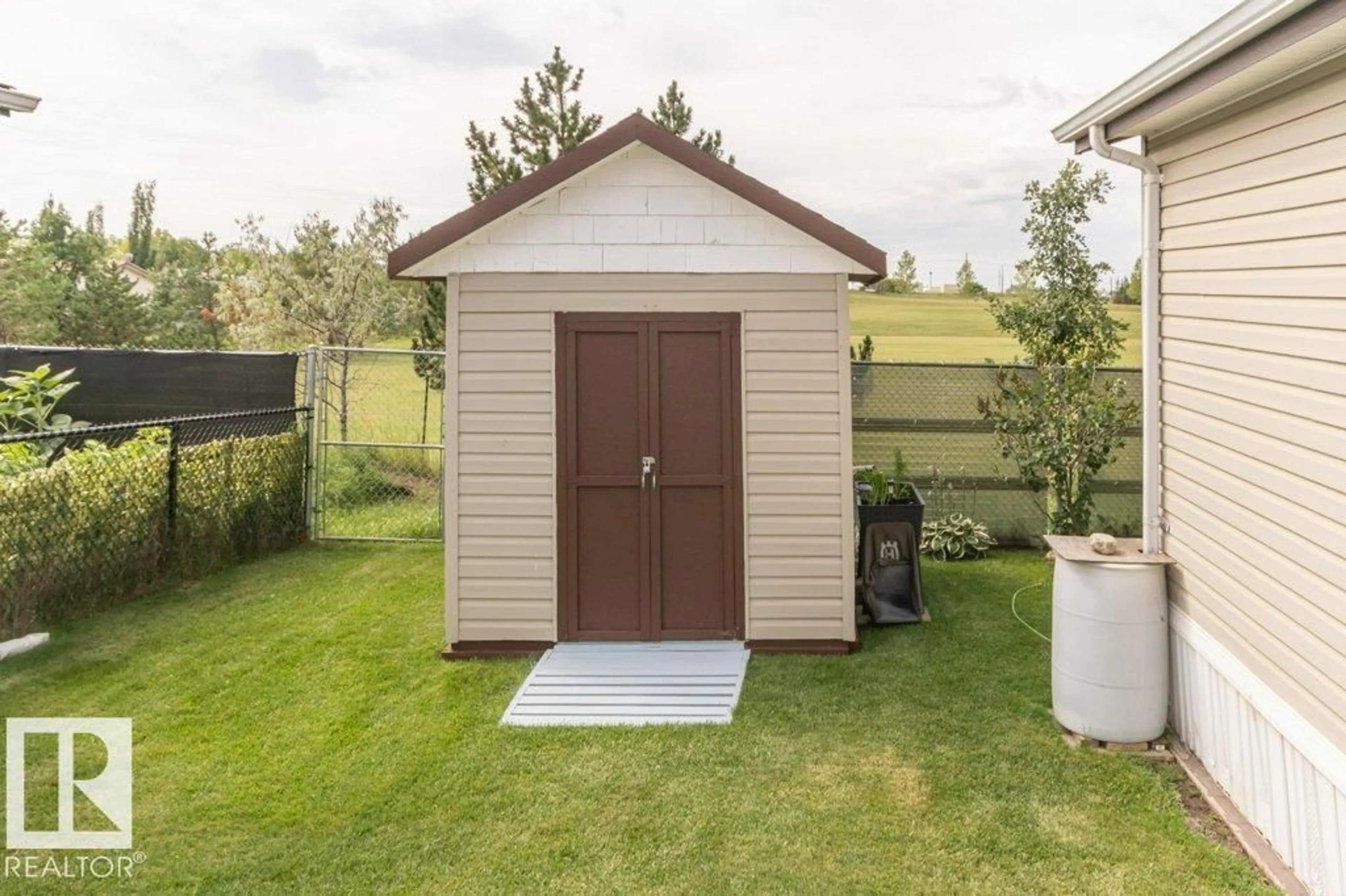 Shed for 416 OAK WOOD CR, Edmonton Alberta T6P0B2