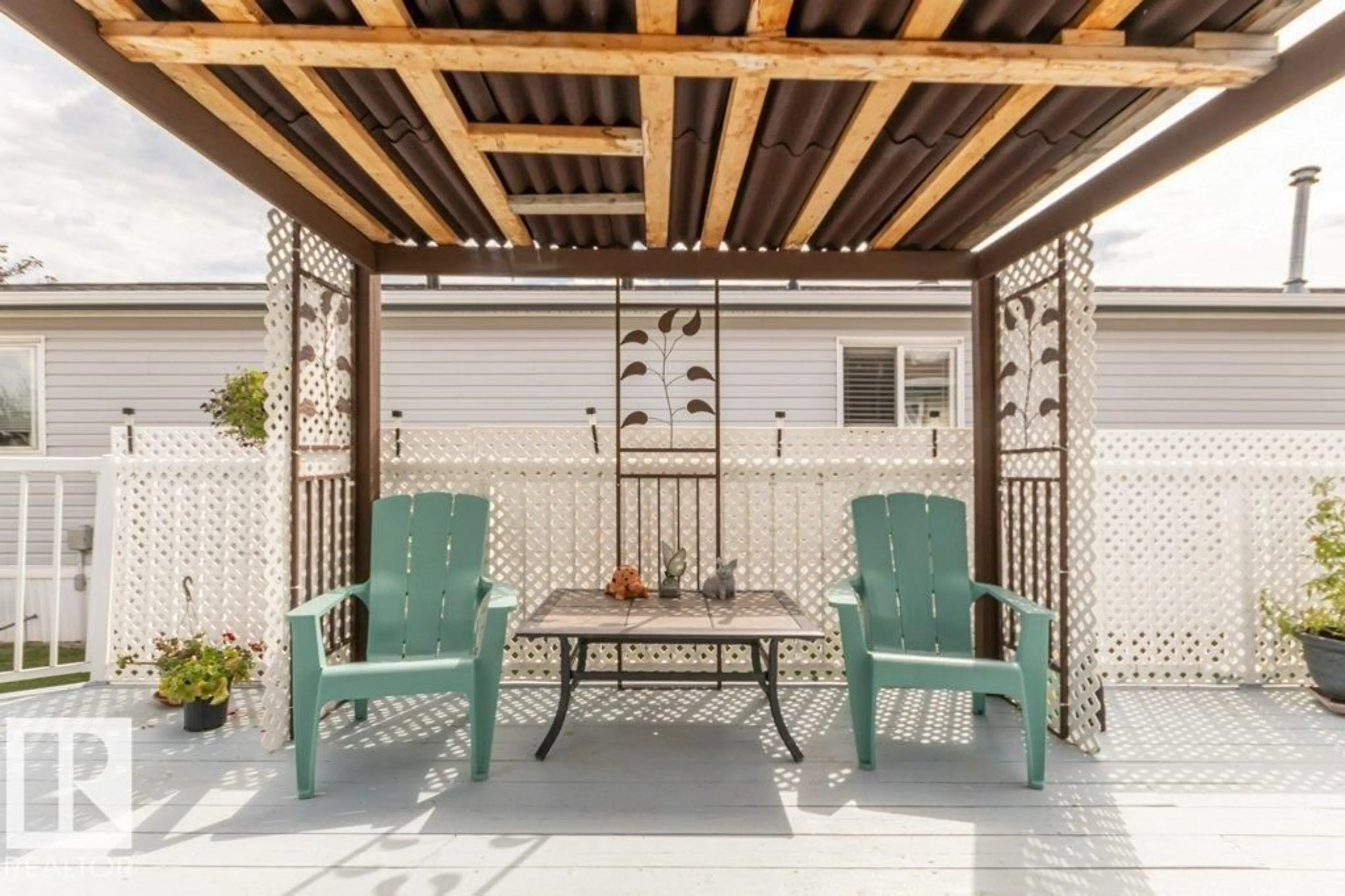 Patio, street for 416 OAK WOOD CR, Edmonton Alberta T6P0B2