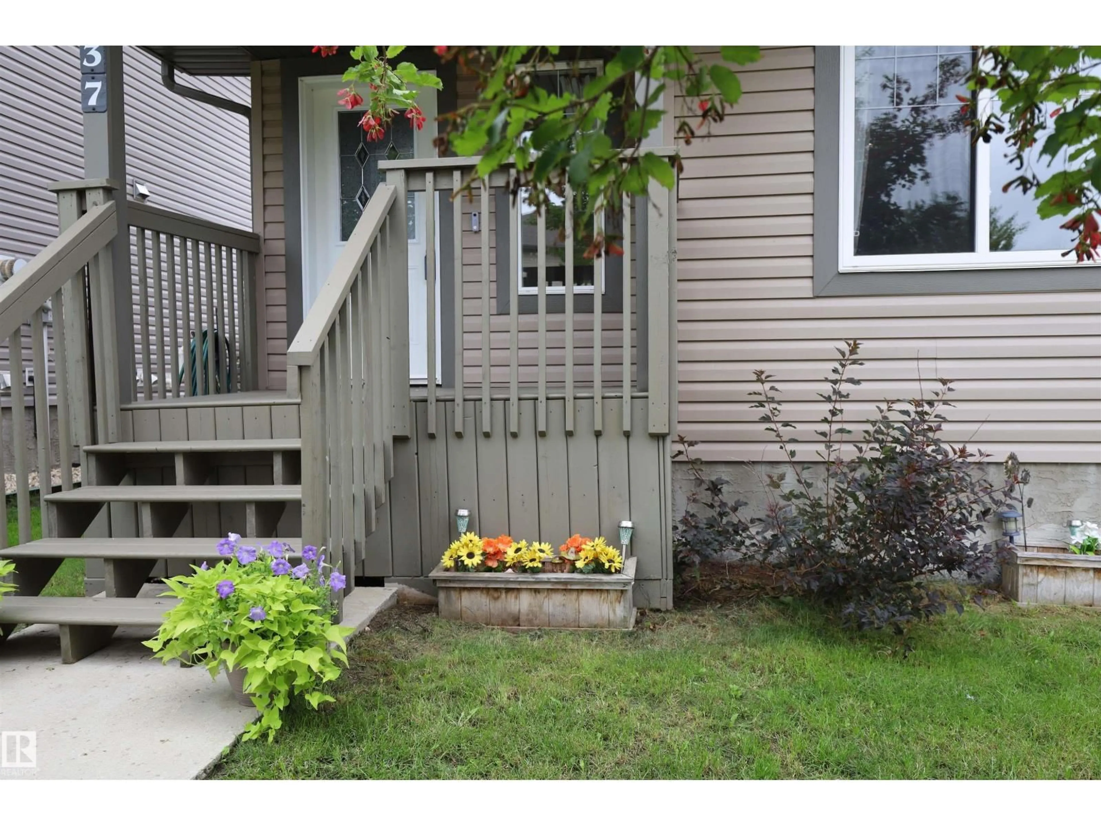 Patio, street for 37 RADCLIFFE WD, Fort Saskatchewan Alberta T8L0M6
