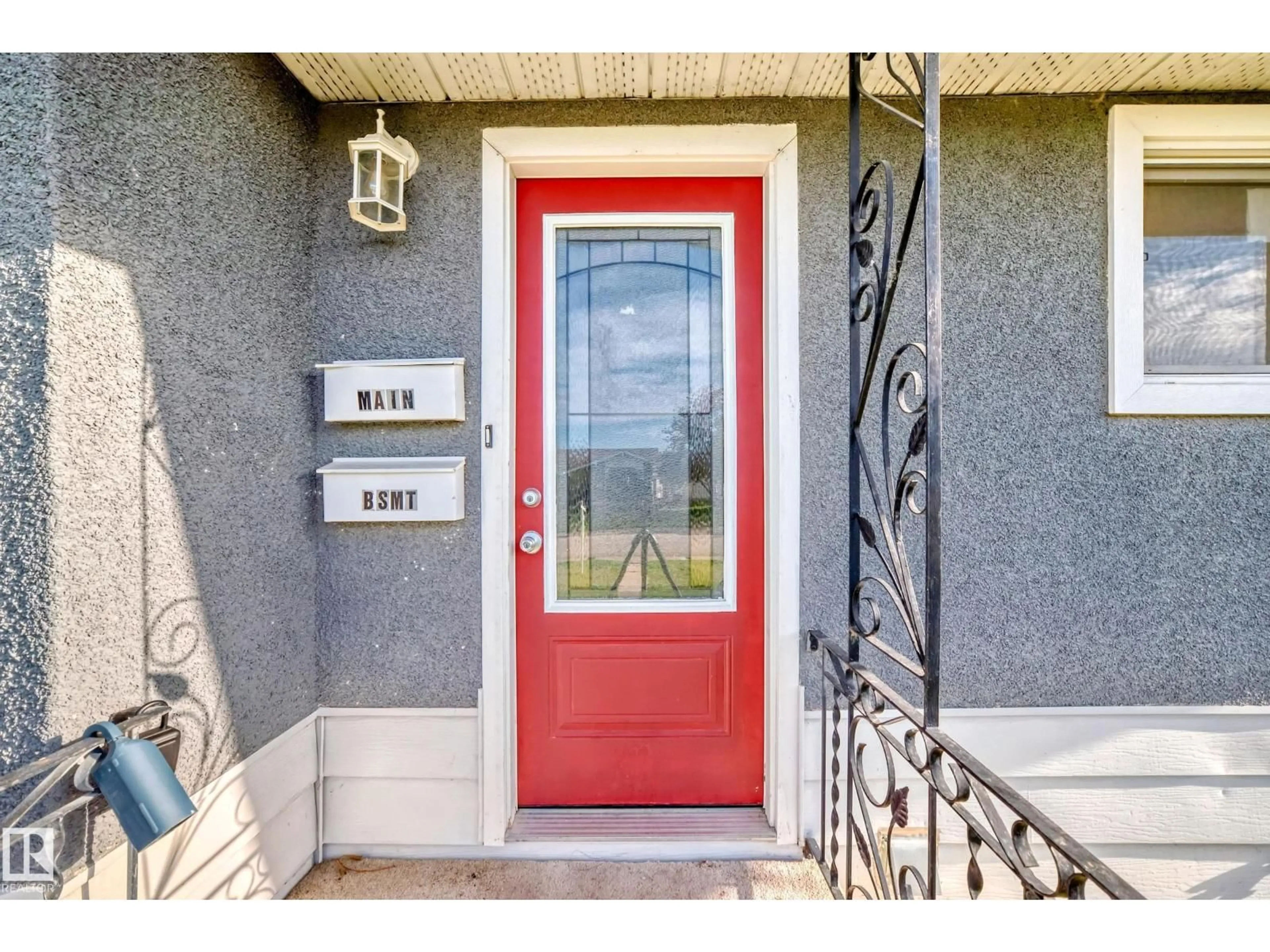 Indoor entryway for 8504 152A AV, Edmonton Alberta T5E3B2