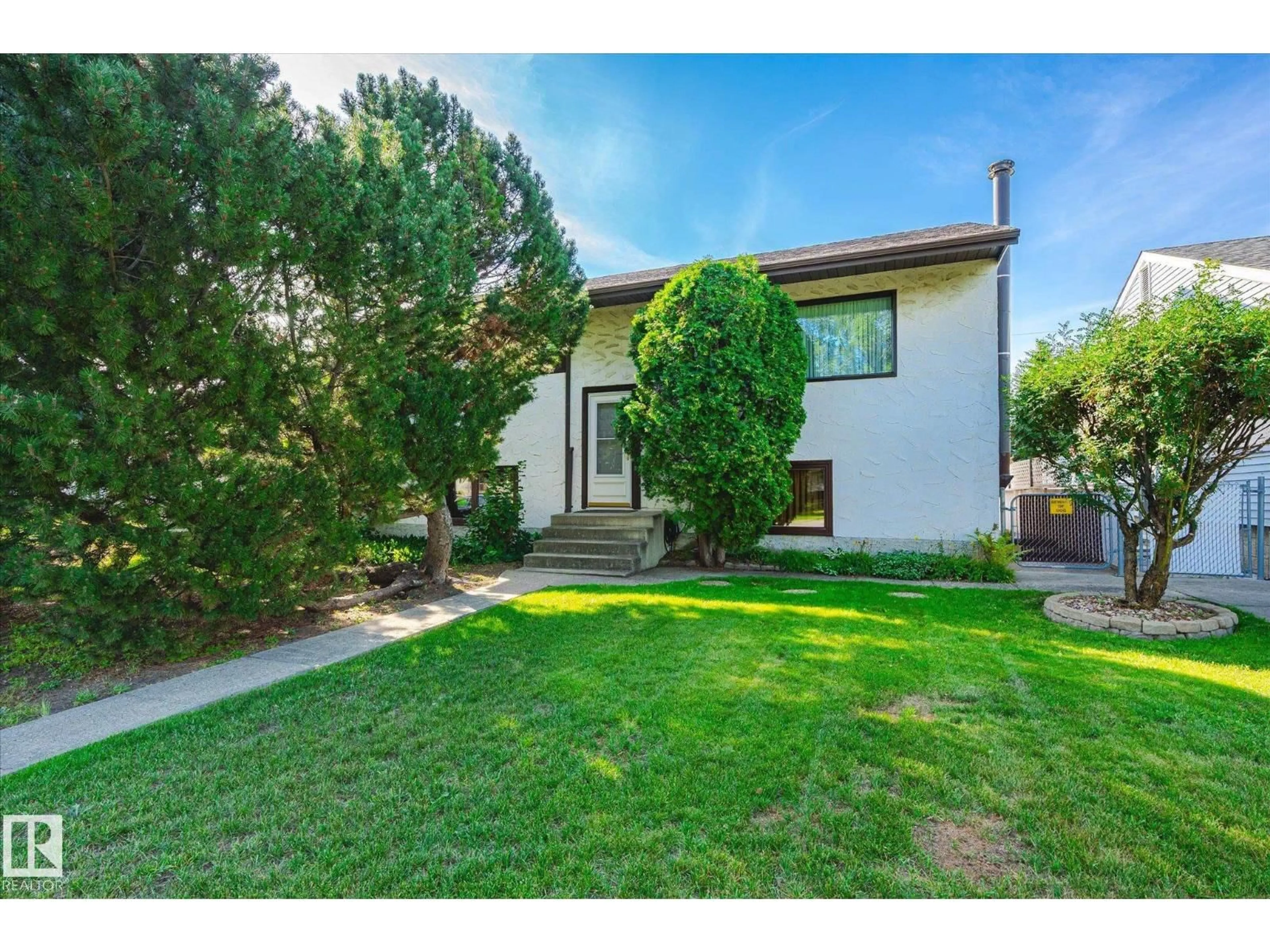 A pic from outside/outdoor area/front of a property/back of a property/a pic from drone, street for NW - 13407 132 AV, Edmonton Alberta T5L3R4