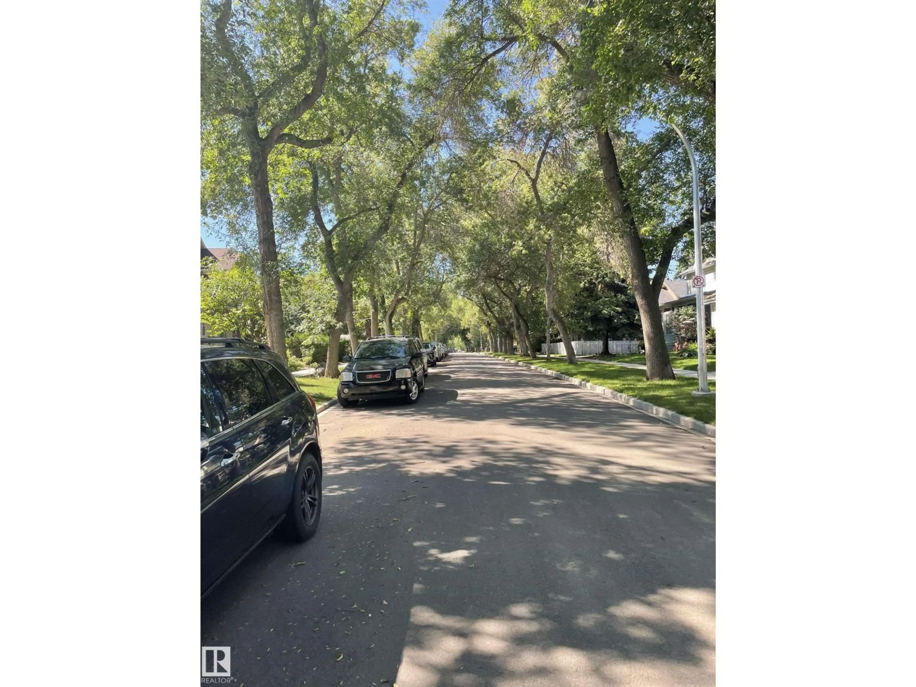 Unknown for NW - 9731 89 AV, Edmonton Alberta T6E2S1