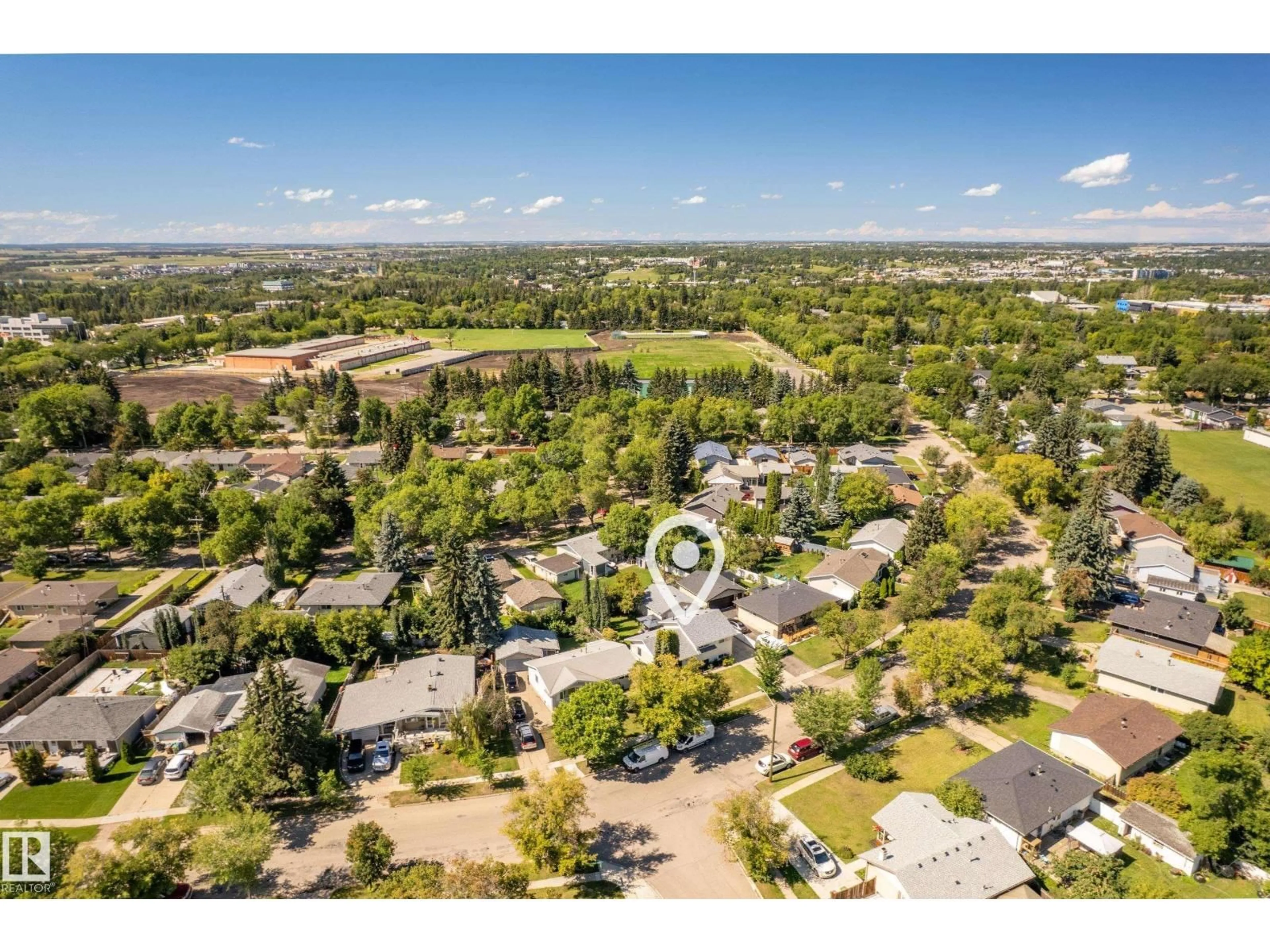 A pic from outside/outdoor area/front of a property/back of a property/a pic from drone, mountain view for 39 SALISBURY AV, St. Albert Alberta T8N0M2