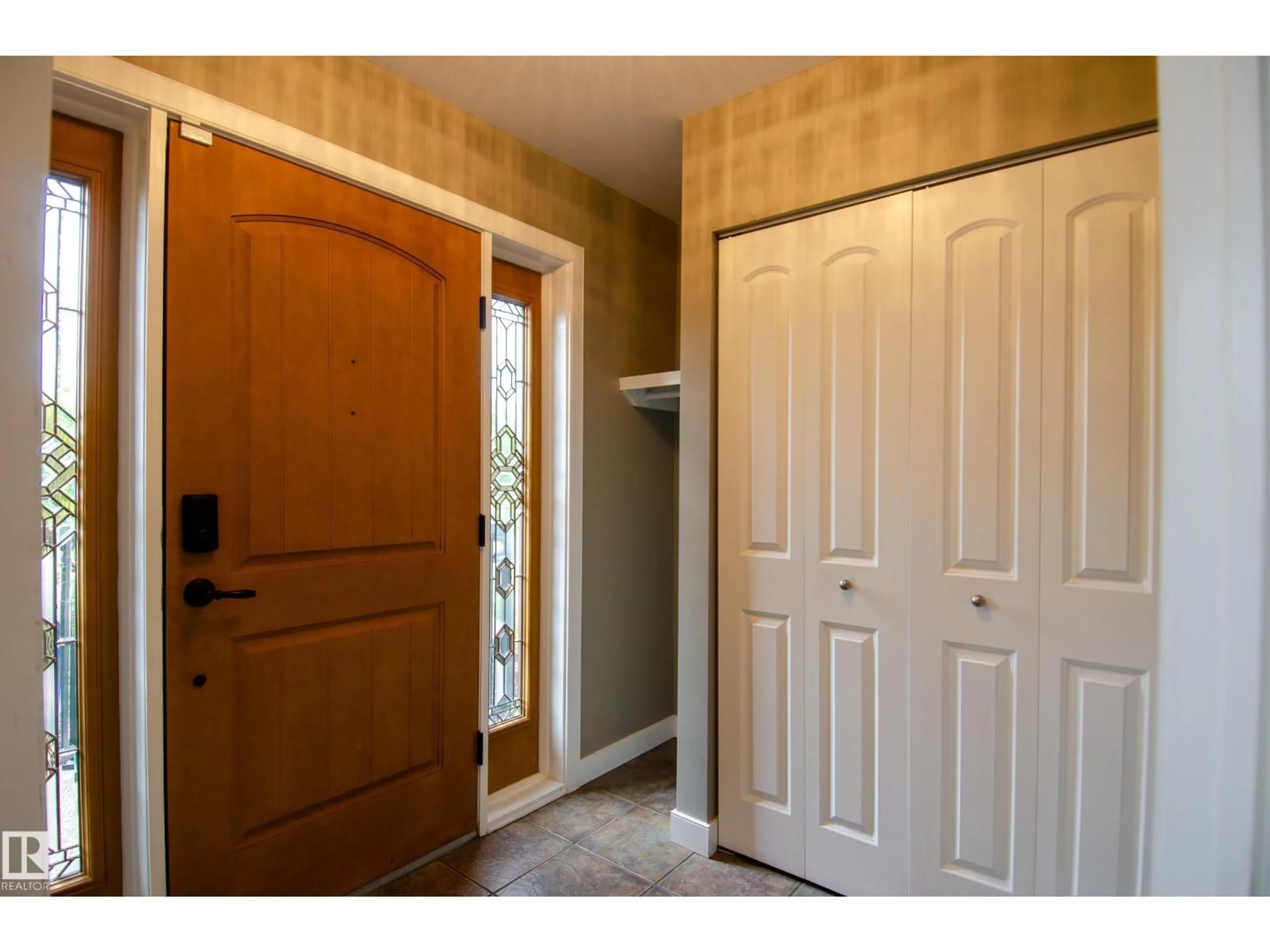 Indoor entryway for 843 WANYANDI RD, Edmonton Alberta T5T2X3