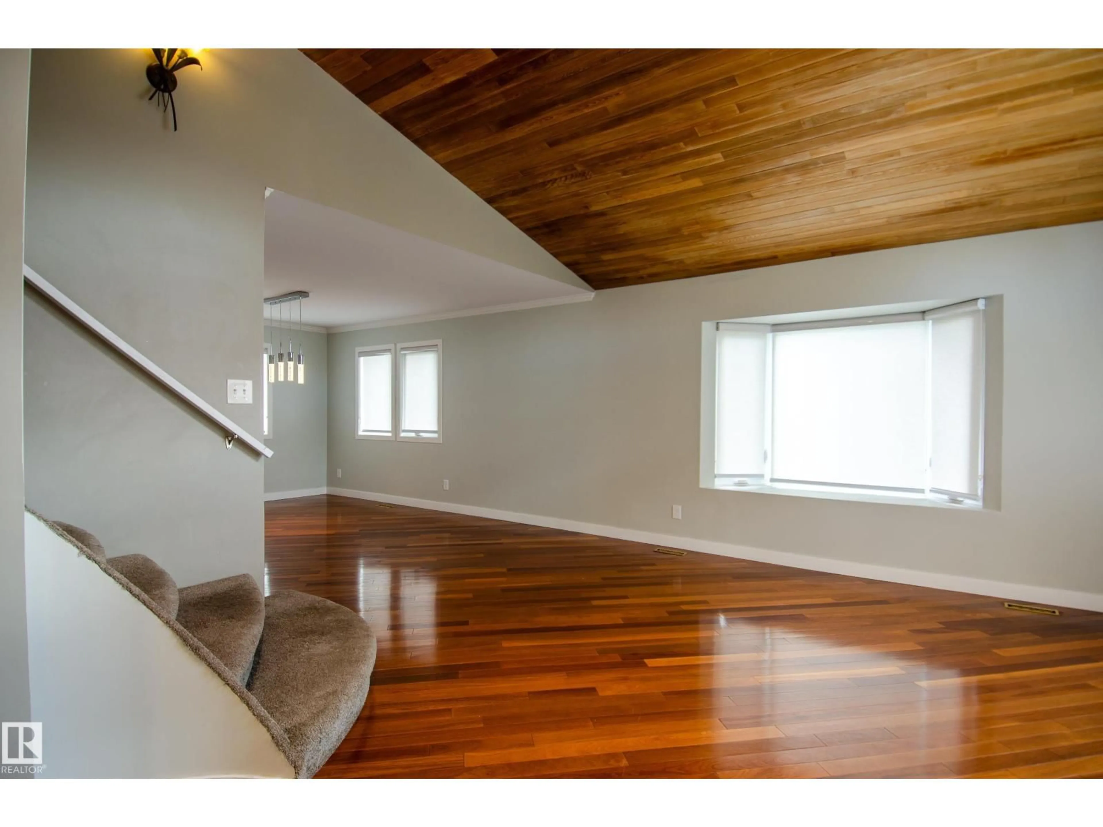 Unknown for 843 WANYANDI RD, Edmonton Alberta T5T2X3