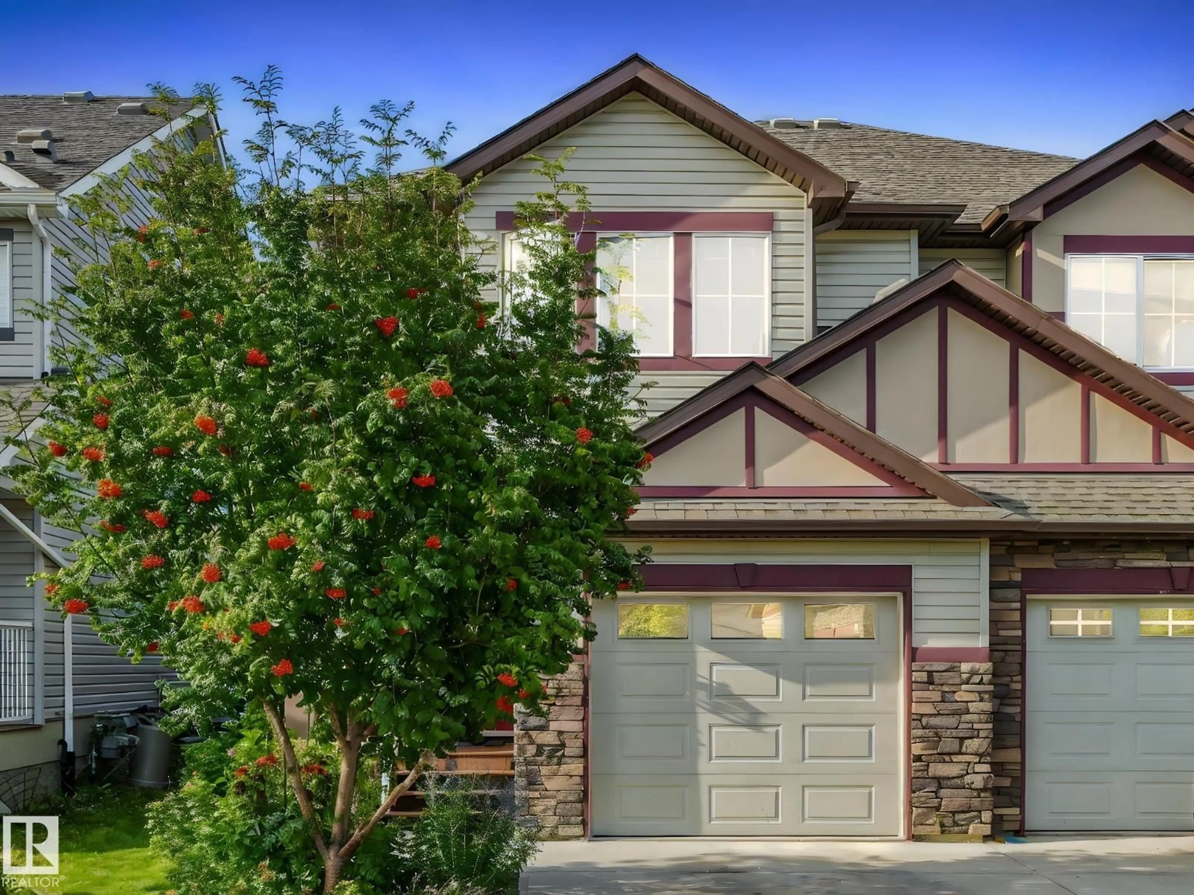 Home with vinyl exterior material, street for #14 - 9350 211 ST, Edmonton Alberta T5T4T8