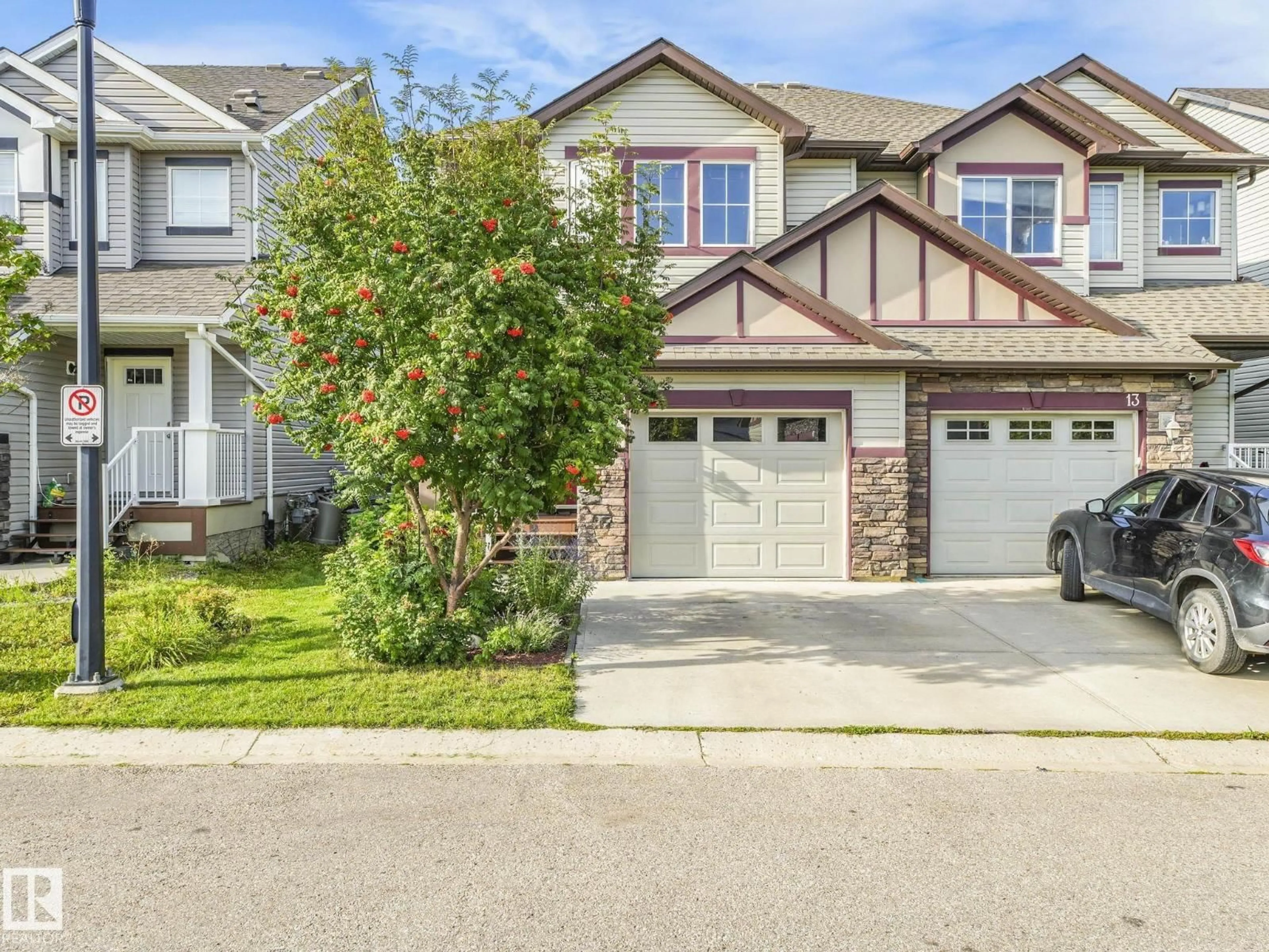 Home with vinyl exterior material, street for #14 - 9350 211 ST, Edmonton Alberta T5T4T8