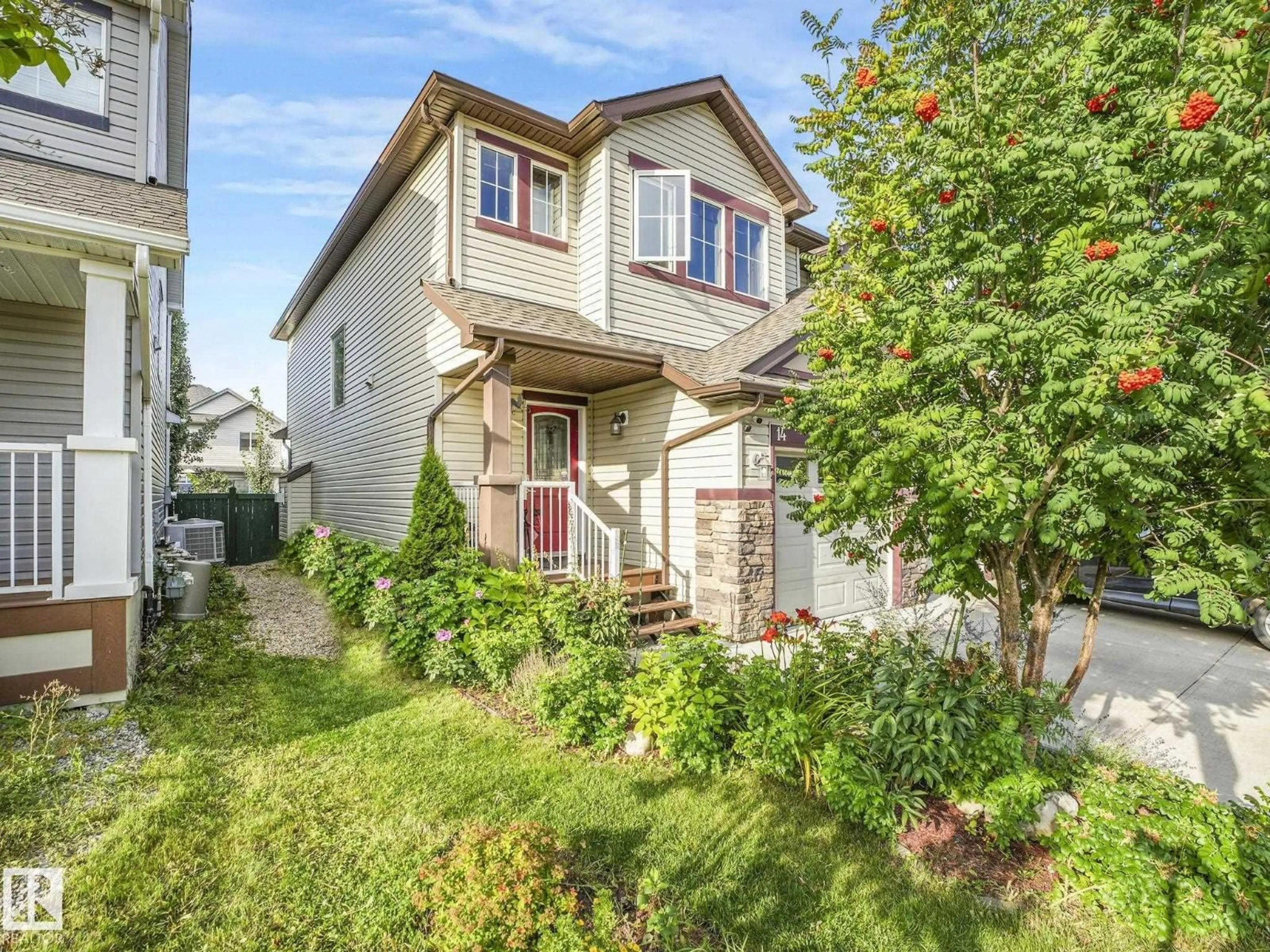 Home with vinyl exterior material, street for #14 - 9350 211 ST, Edmonton Alberta T5T4T8