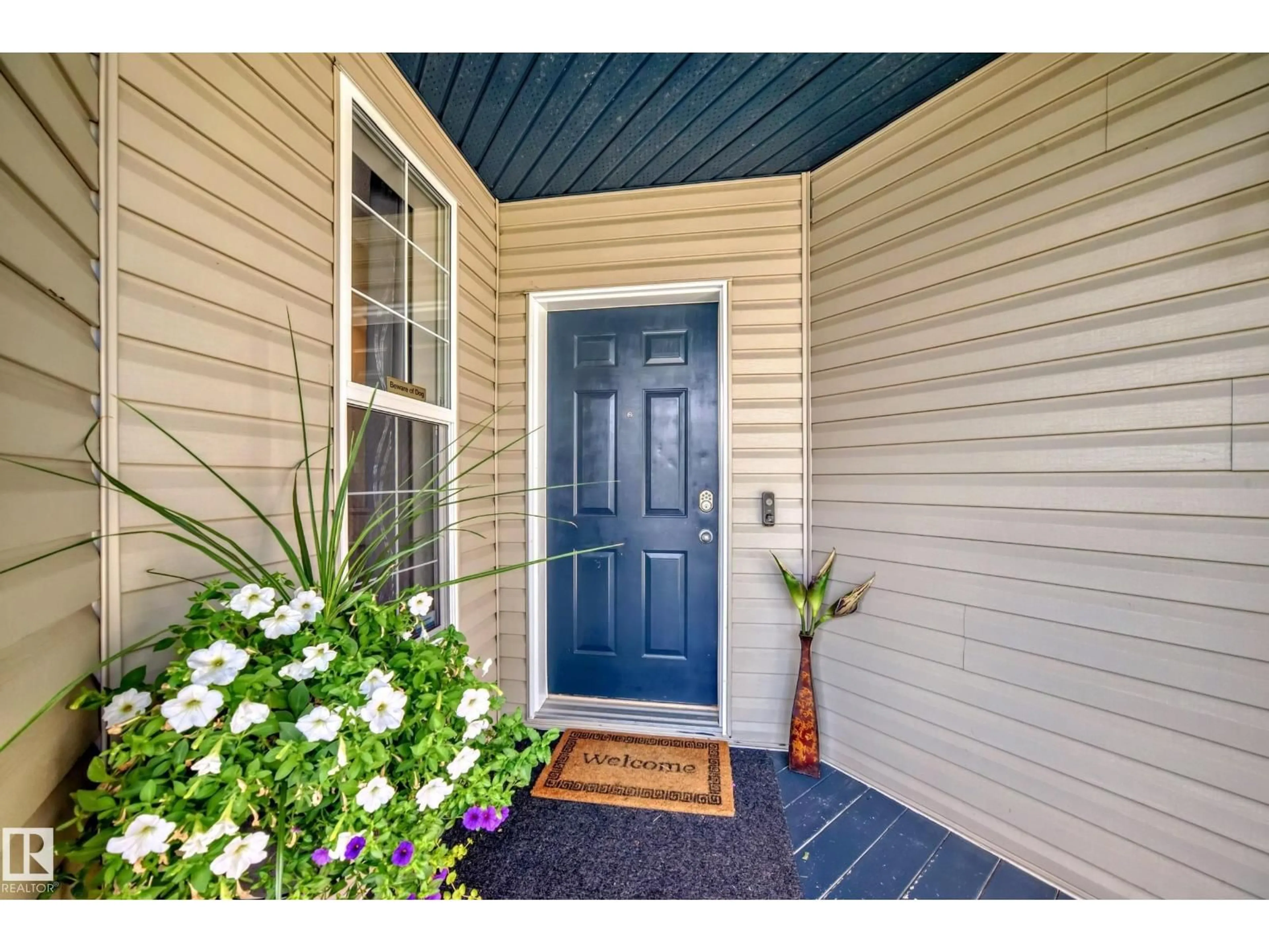 Indoor entryway for 4931 152 AVE, Edmonton Alberta T5Y3C2