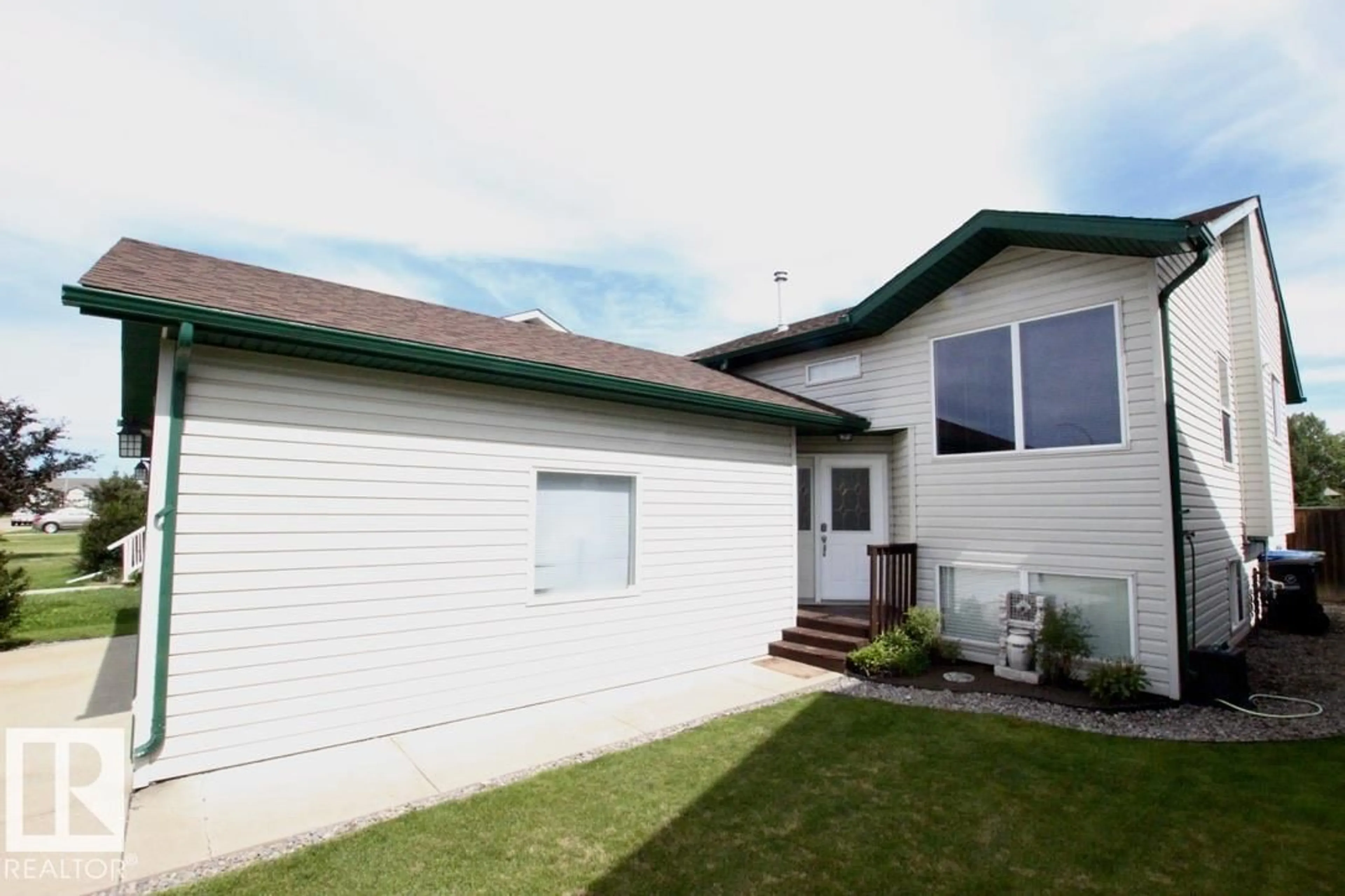 Home with vinyl exterior material, unknown for 6817 58 ST, Rocky Mountain House Alberta T4T1V8