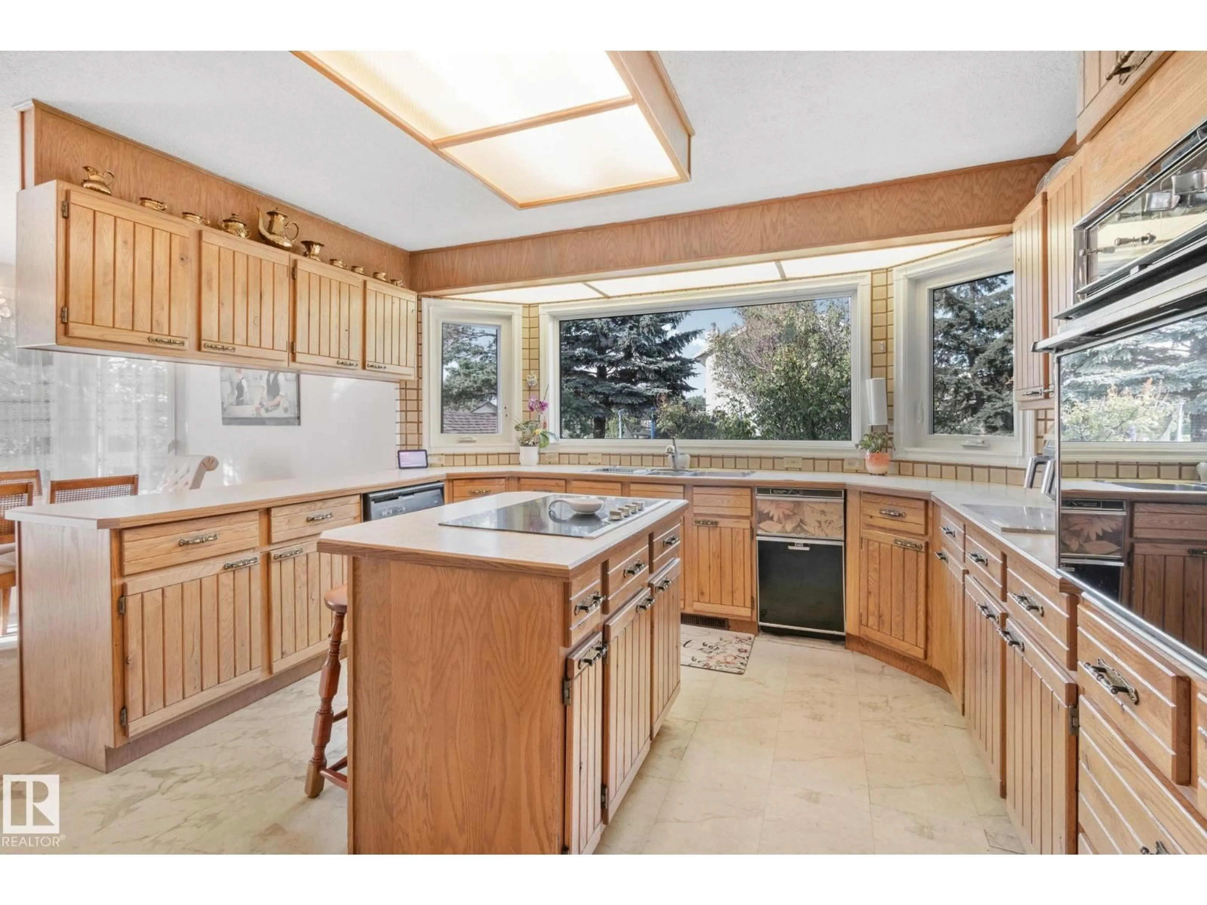 Standard kitchen, unknown for 1865 104A ST, Edmonton Alberta T6J5C1