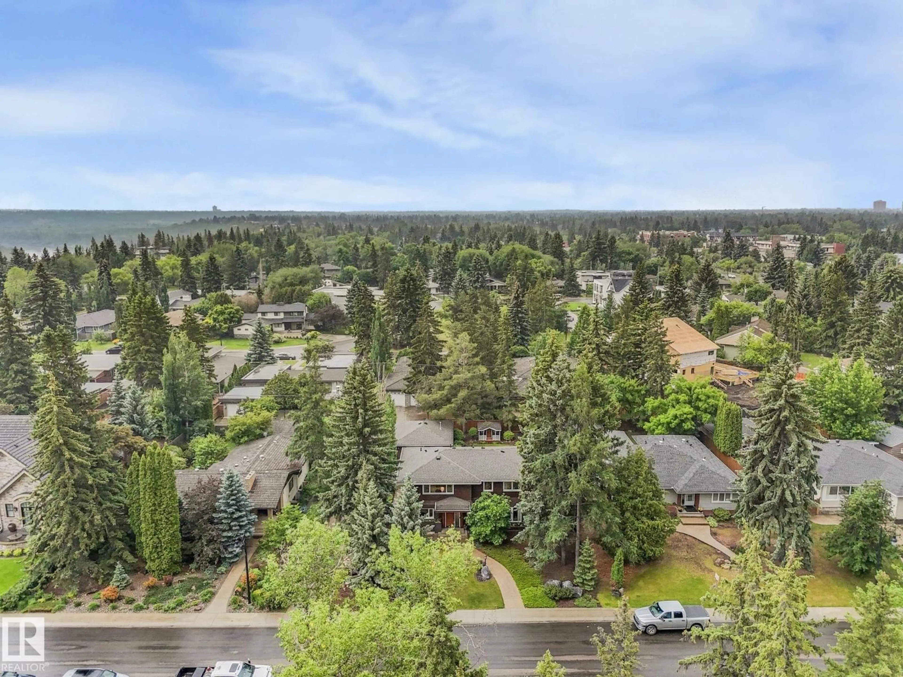 A pic from outside/outdoor area/front of a property/back of a property/a pic from drone, forest/trees view for 13833 SUMMIT DR, Edmonton Alberta T5N3S8