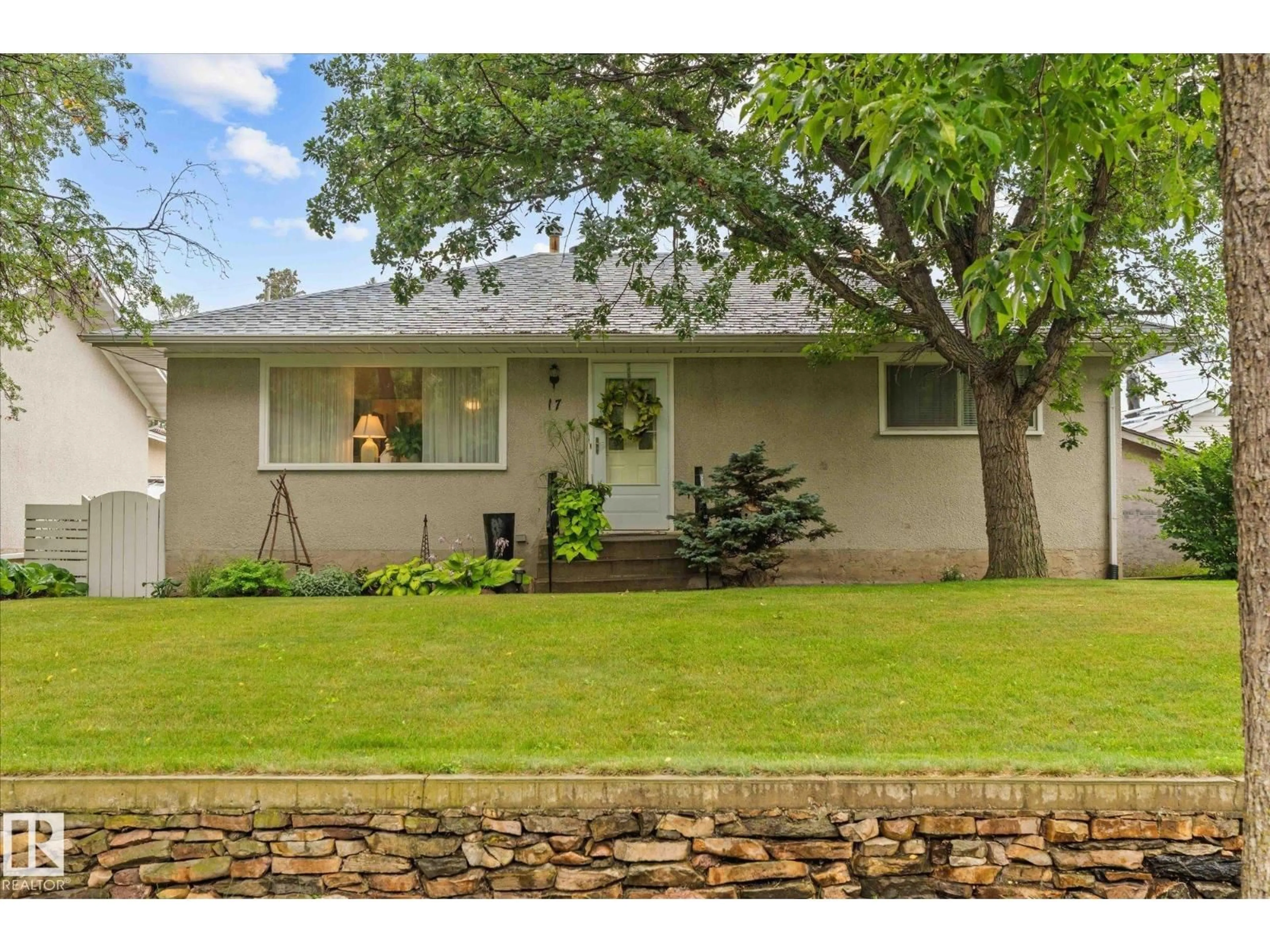 Home with vinyl exterior material, street for 17 ELIZABETH DR, Fort Saskatchewan Alberta T8L2M3