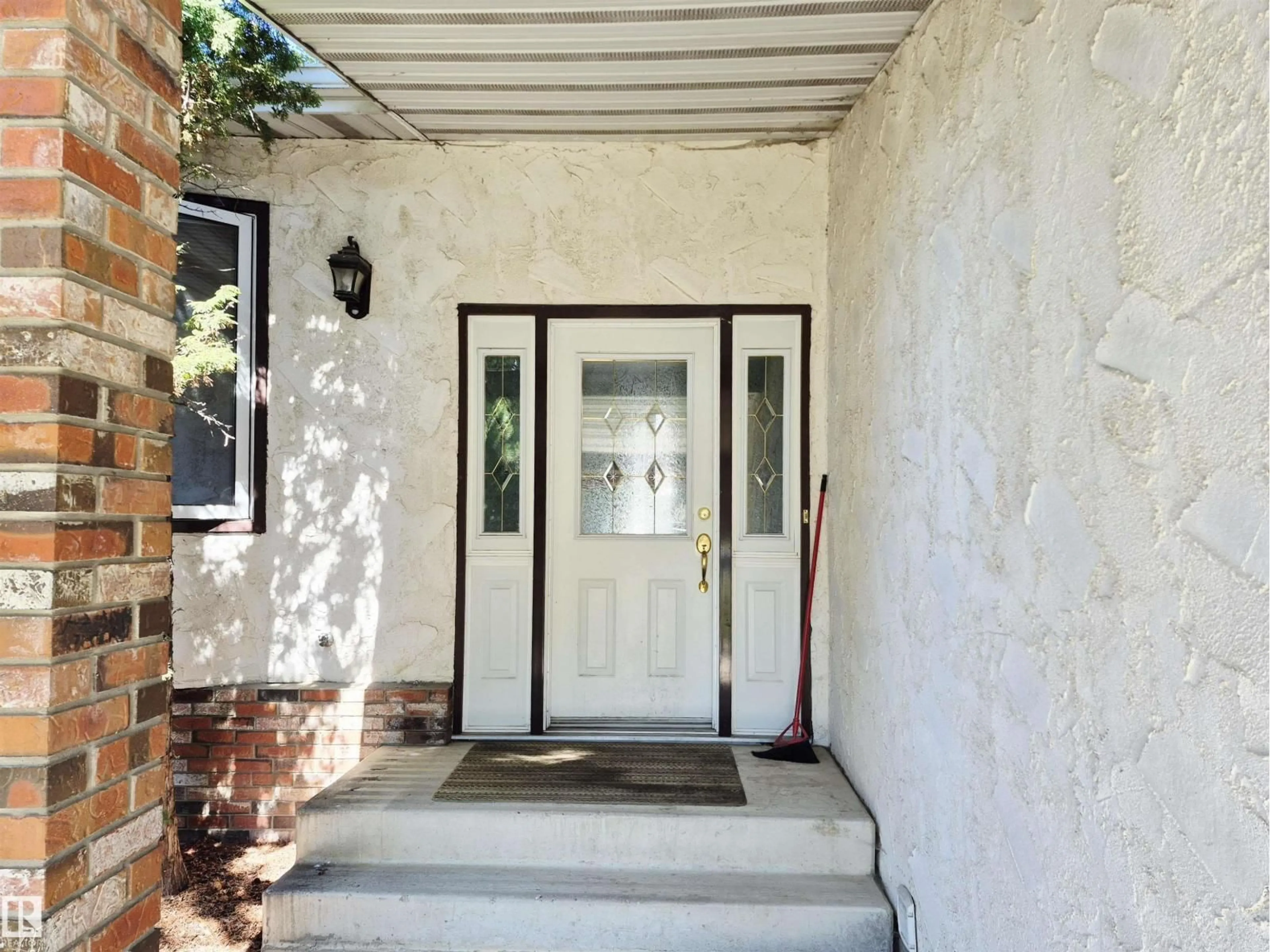 Indoor entryway for 11404 161 AV, Edmonton Alberta T5X2L1
