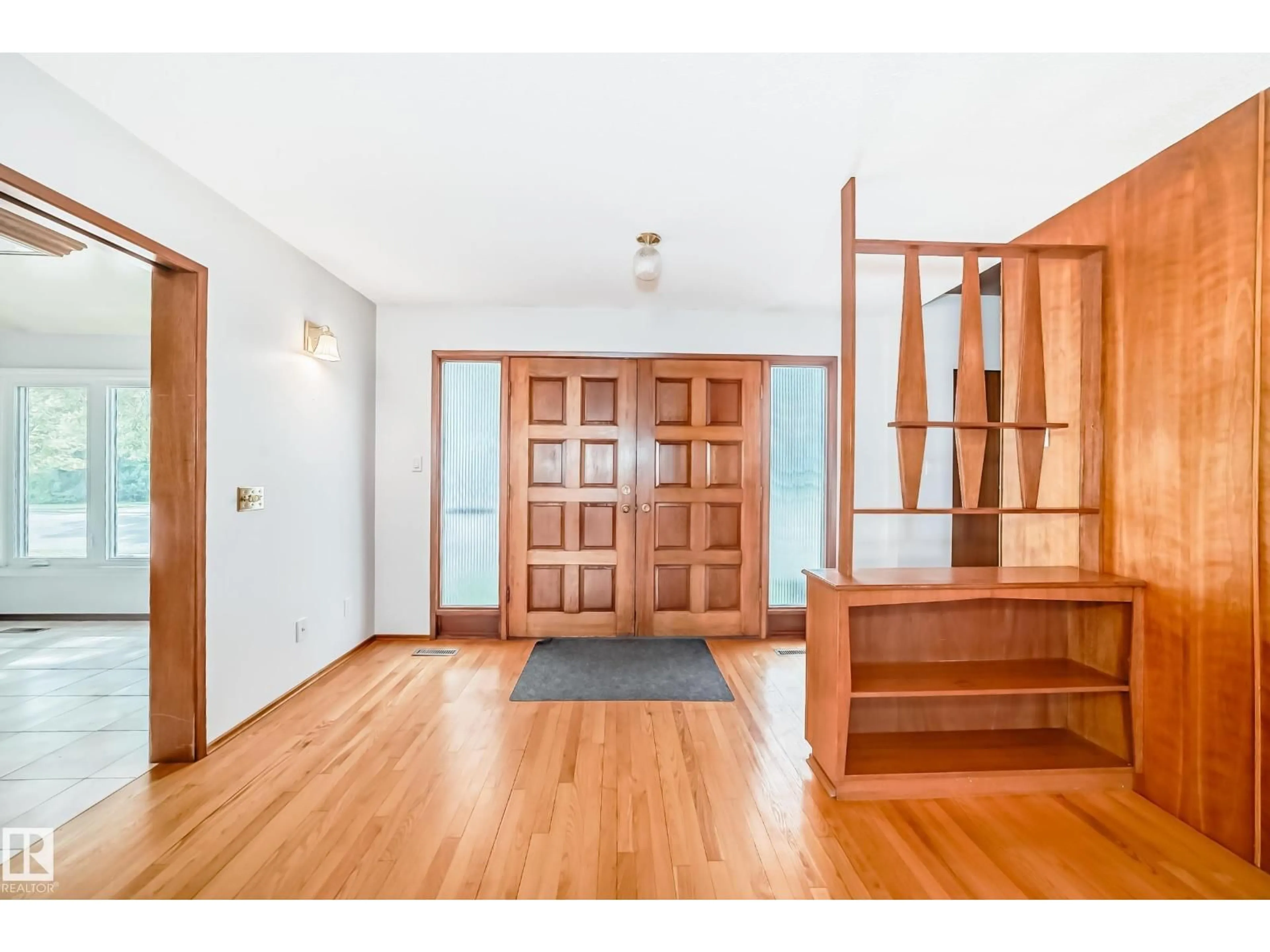 Indoor entryway for 13316 129 AV, Edmonton Alberta T5L3K2