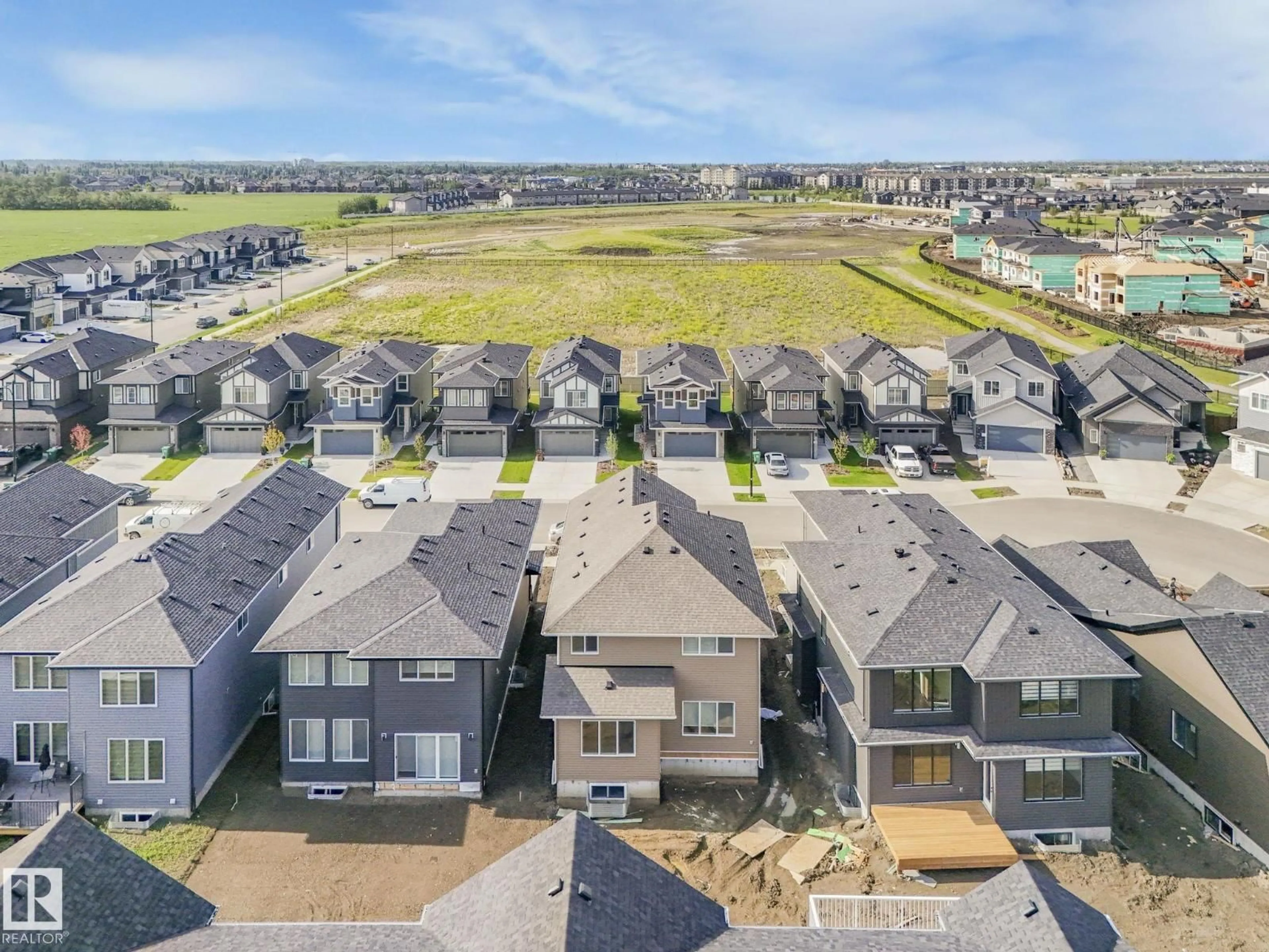 A pic from outside/outdoor area/front of a property/back of a property/a pic from drone, unknown for 100 EDGEFIELD WY, St. Albert Alberta T6T1R8